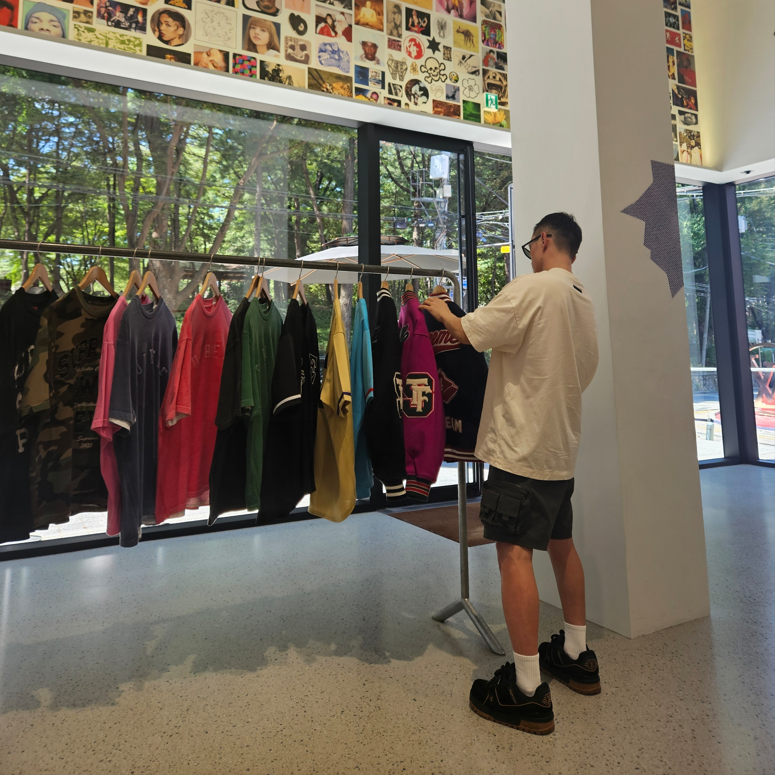 Essentials Jersey Crewneck Tee Shell - 24FW, Louis Vuitton LV Trainer Maxi Sneakers Black 착용 스타일