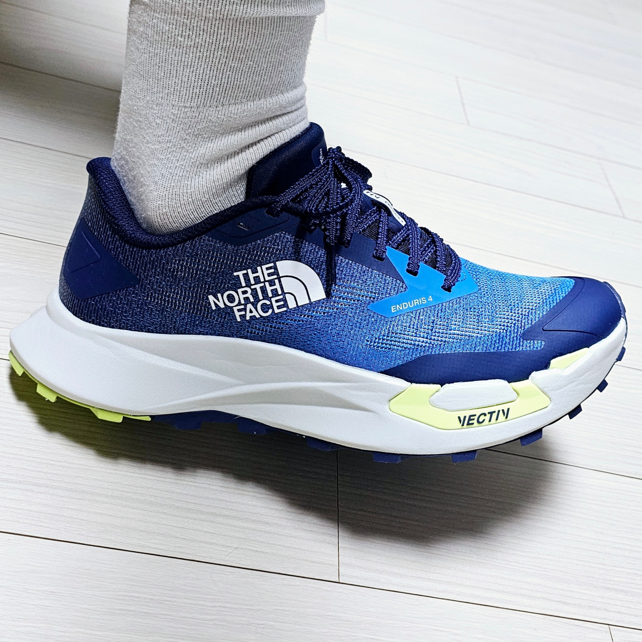 The North Face Vective Enduris 4 Trail Hero Blue Sun Fog 착용 스타일