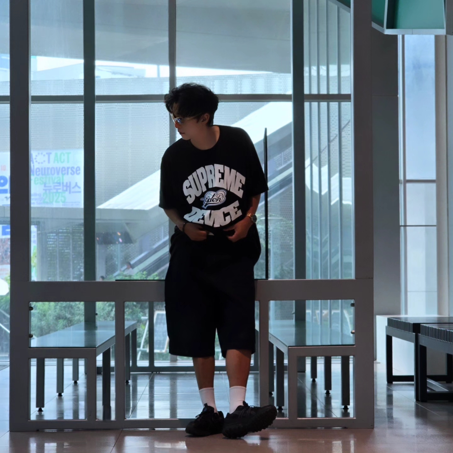 Supreme x GOODENOUGH Device T-Shirt Black - 25SS, Asics Gel-Sonoma 15-50 Black Obsidian Grey 착용 스타일 - 1