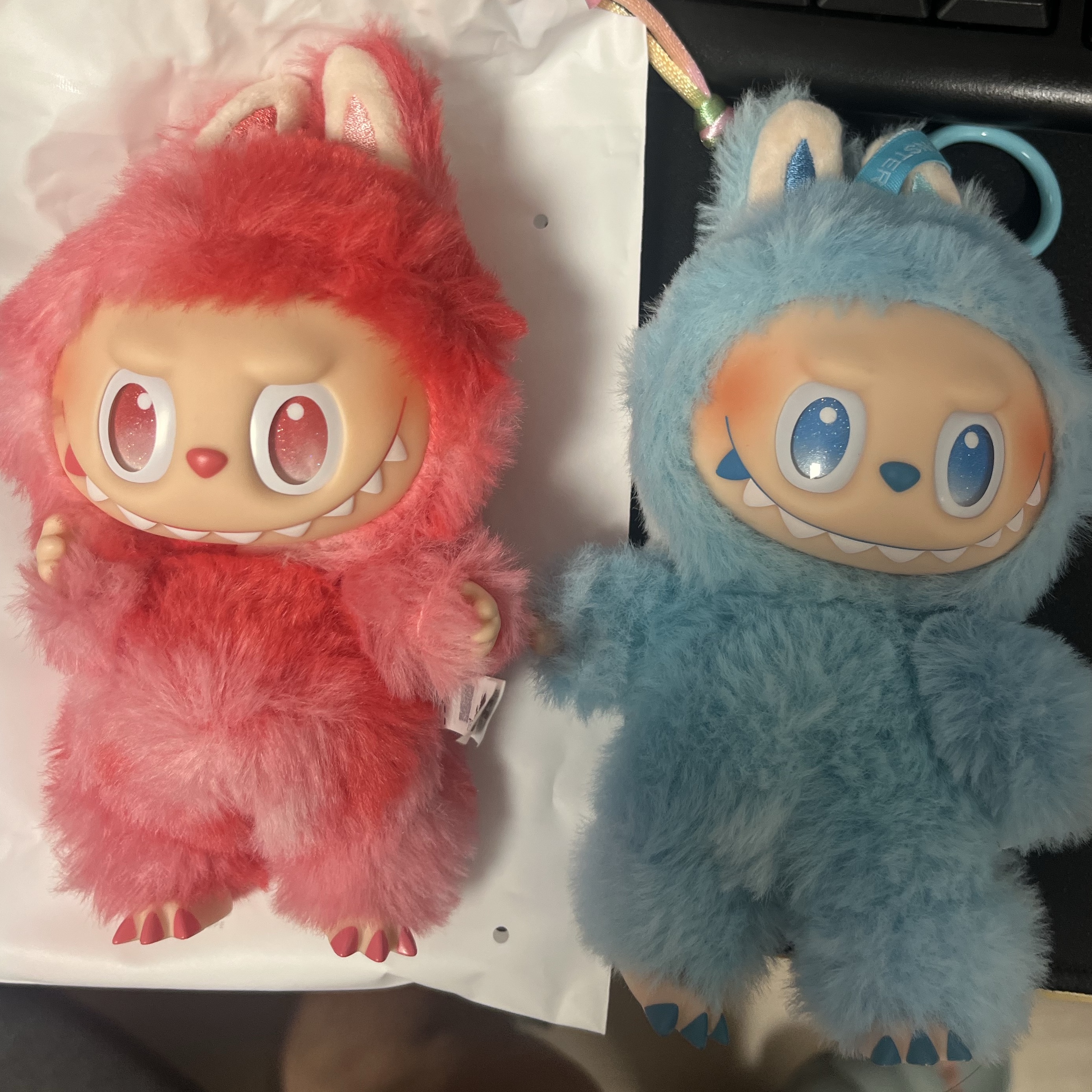 Pop Mart Labubu The Monsters Highlight Series Love Keyring (Opened Case), Pop Mart Labubu The Monsters Highlight Series Hope Keyring (Opened Case) 착용 스타일