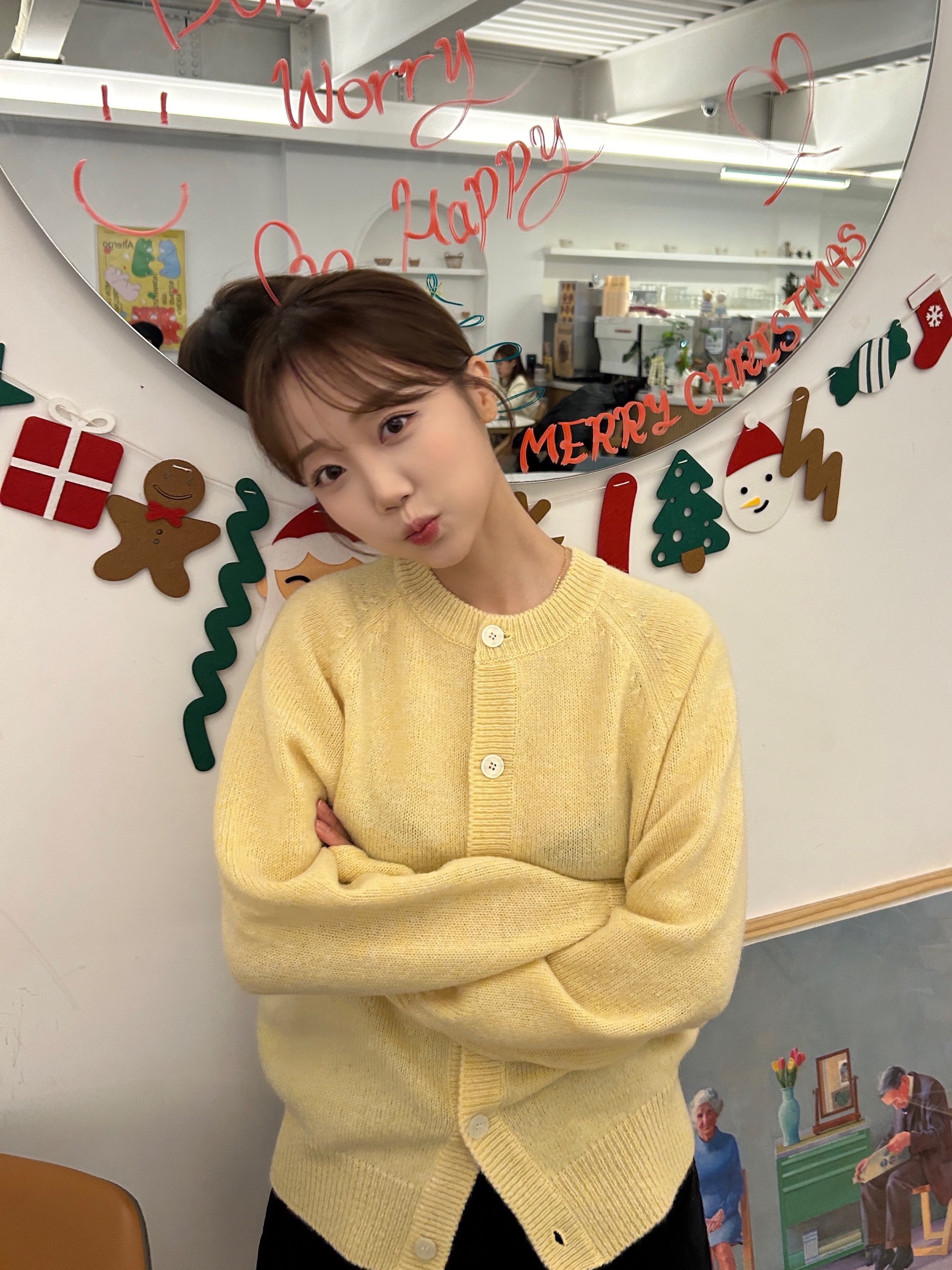 Knitted Shaggy Dog Wool 100% Round Cardigan Women Yellow 착용 스타일