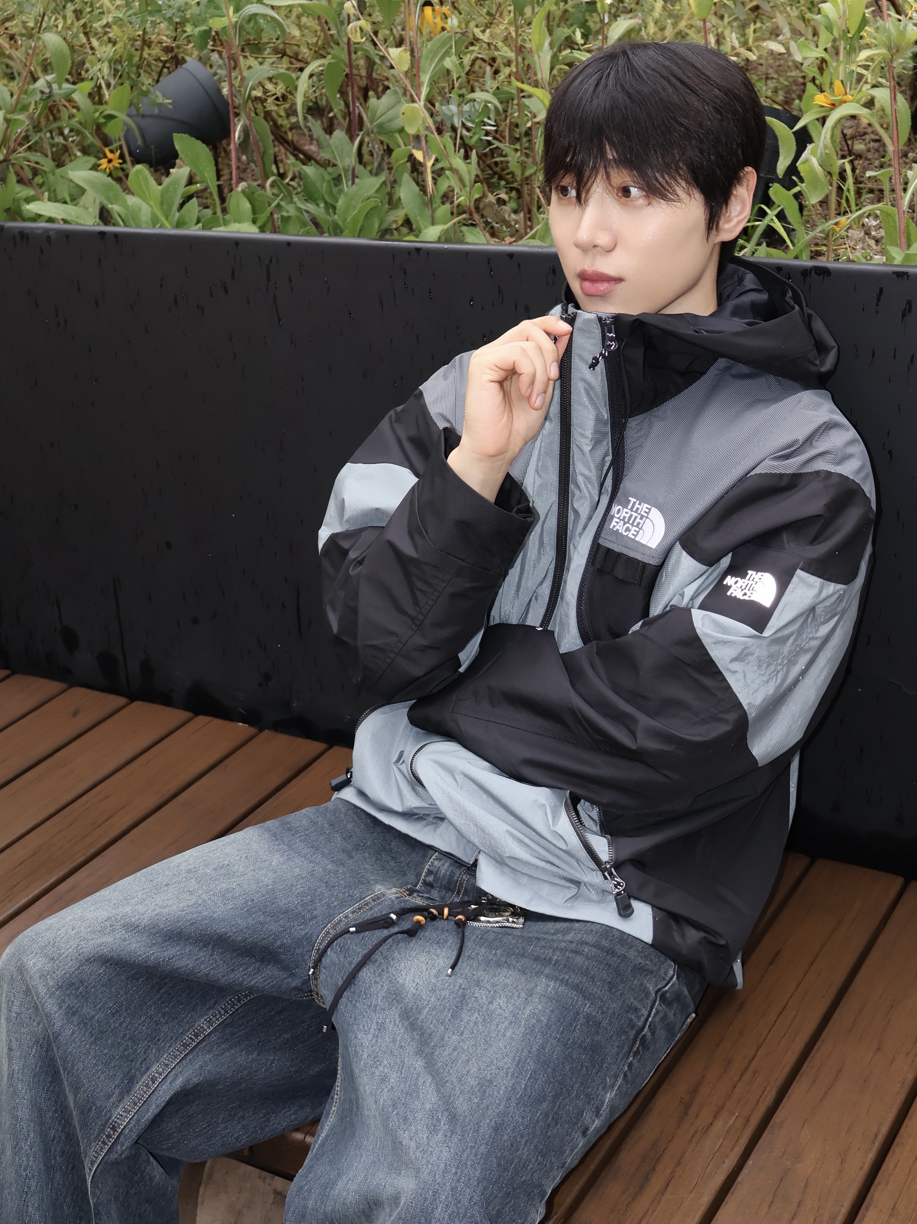 The North Face Purple Label Mountain Wind Parka Black 착용 스타일 - 2