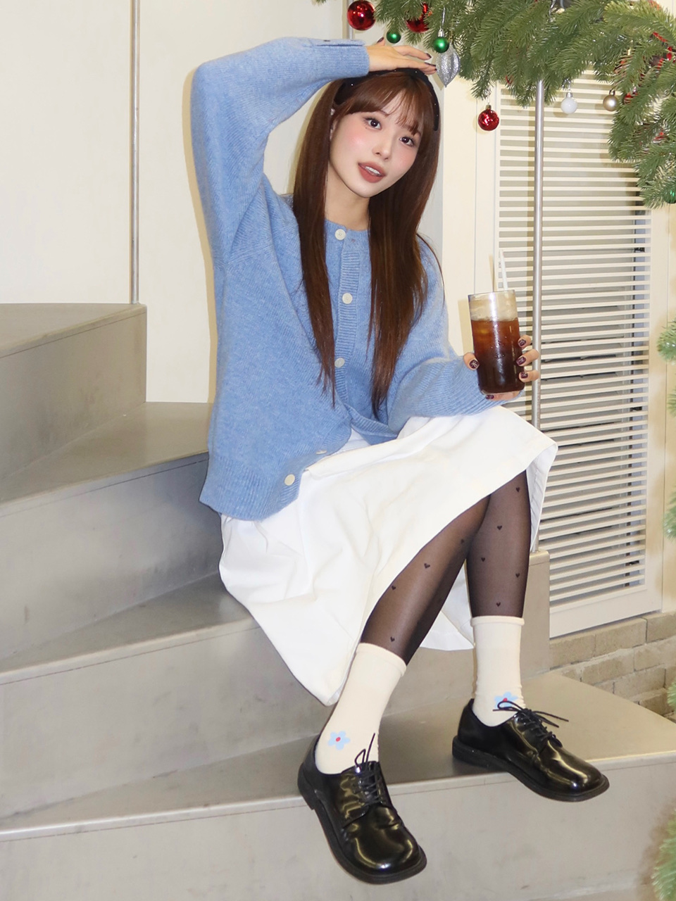 Knitted Shaggy Dog Wool 100% Round Cardigan Blue 착용 스타일