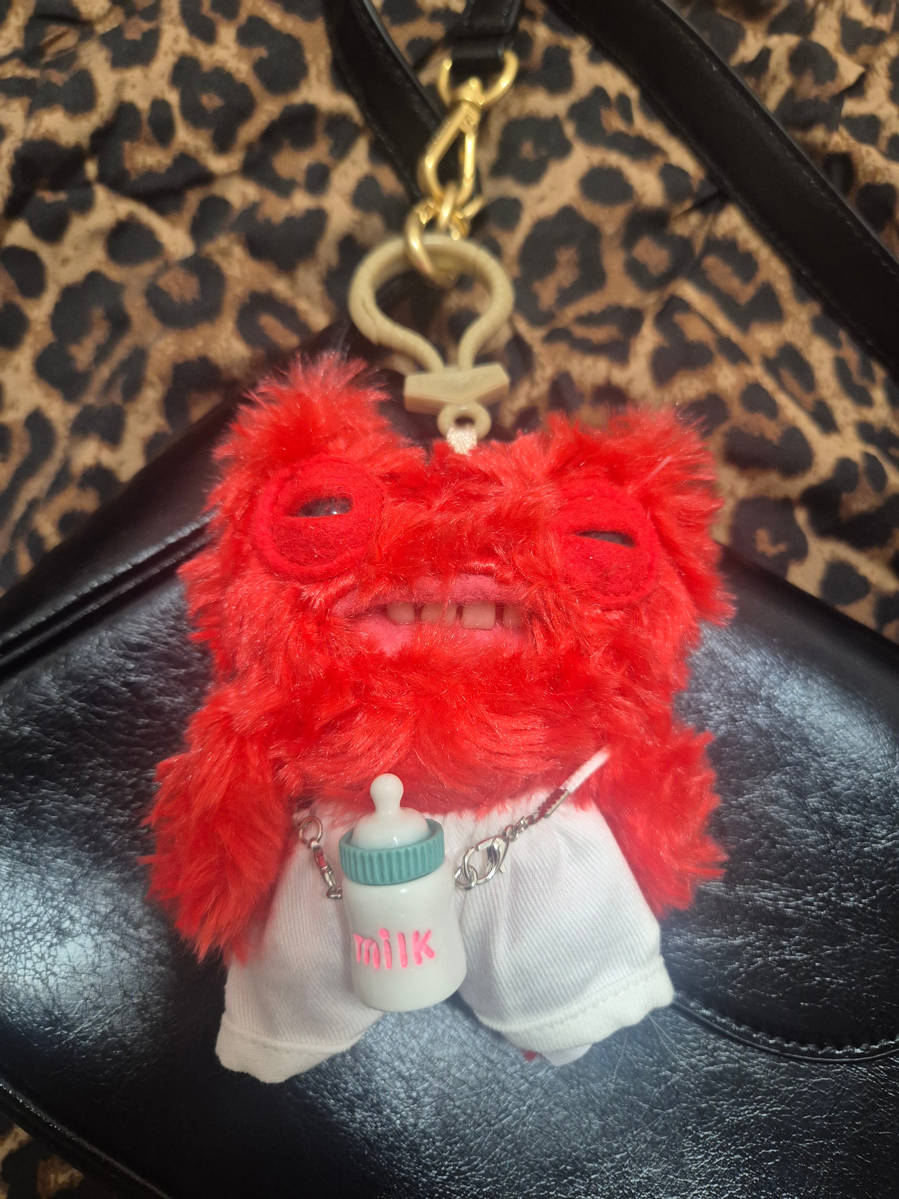 Fuggler Munch Munch Keyring Red 착용 스타일