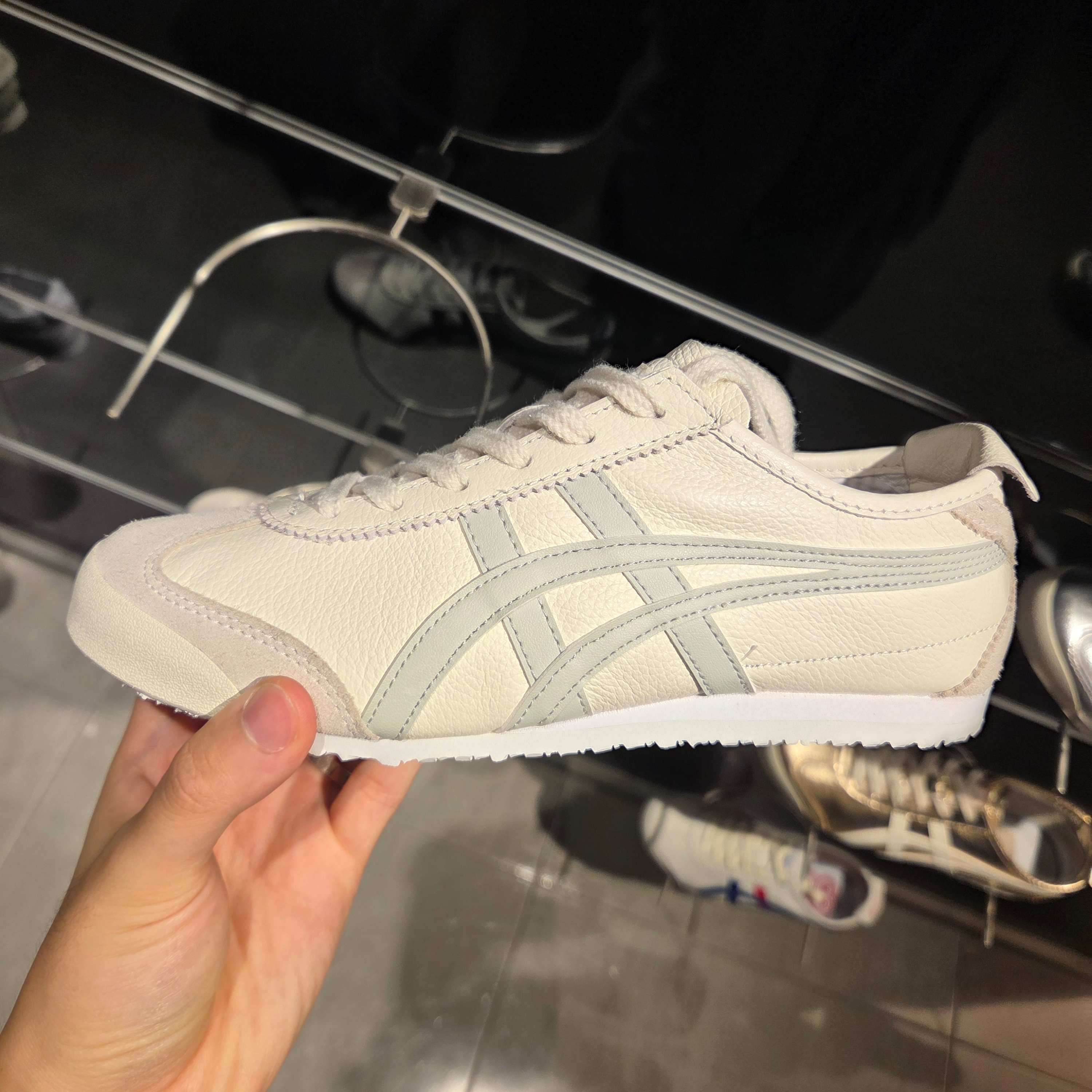 Onitsuka Tiger Mexico 66 Cream Light Sage 착용 스타일