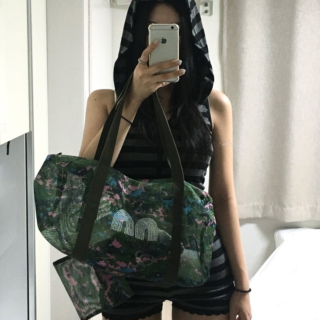 Not New Mesh Boston Bag Pink Camo, Sanrio x Olive Young Tanning Sanrio Characters Doll Keyring Tanning Hello Kitty 착용 스타일 - 2