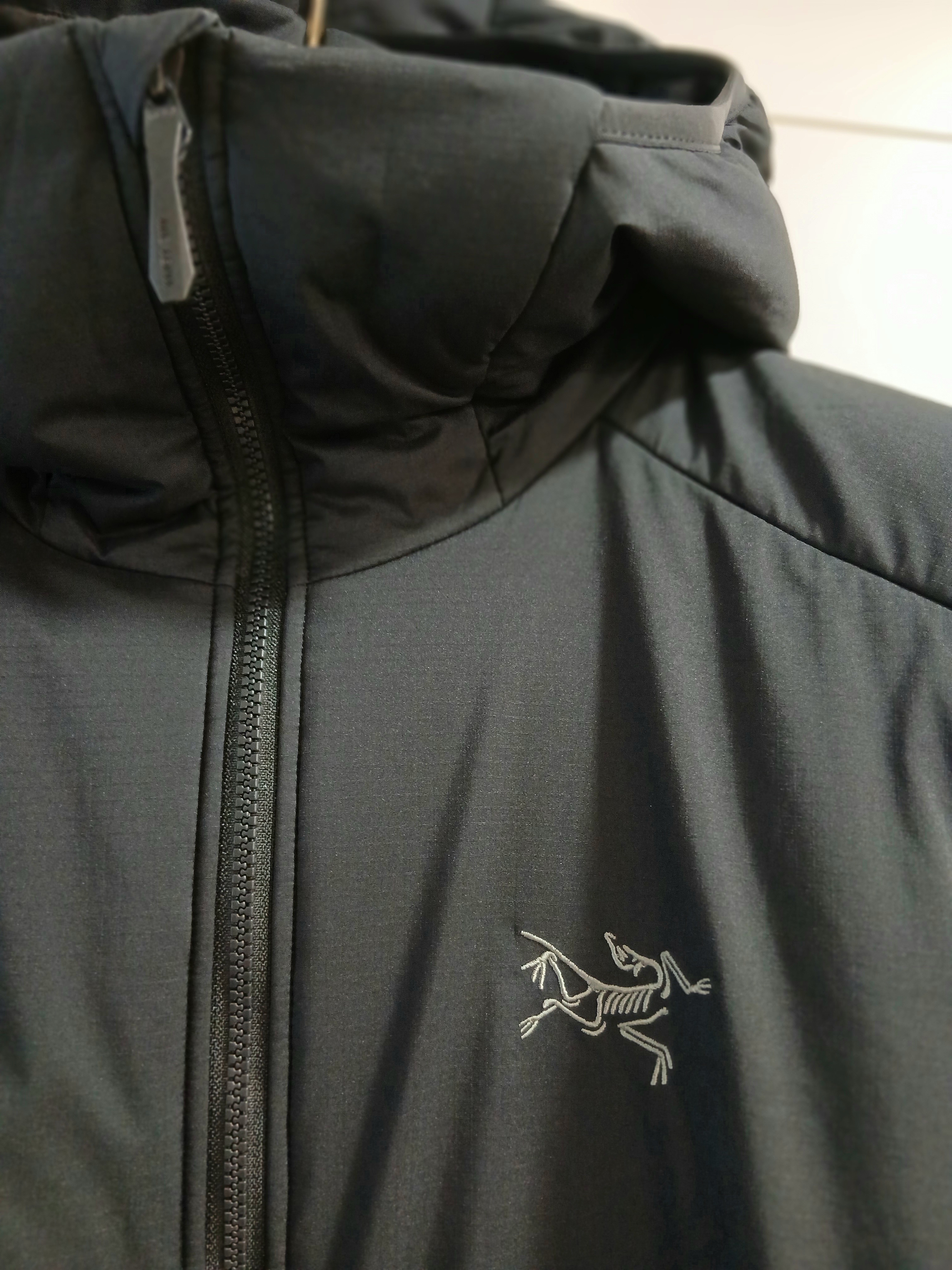Arc'teryx Atom SV Hoody Black, SANSI Lucky Clover T-Shirts M Black 착용 스타일 - 4