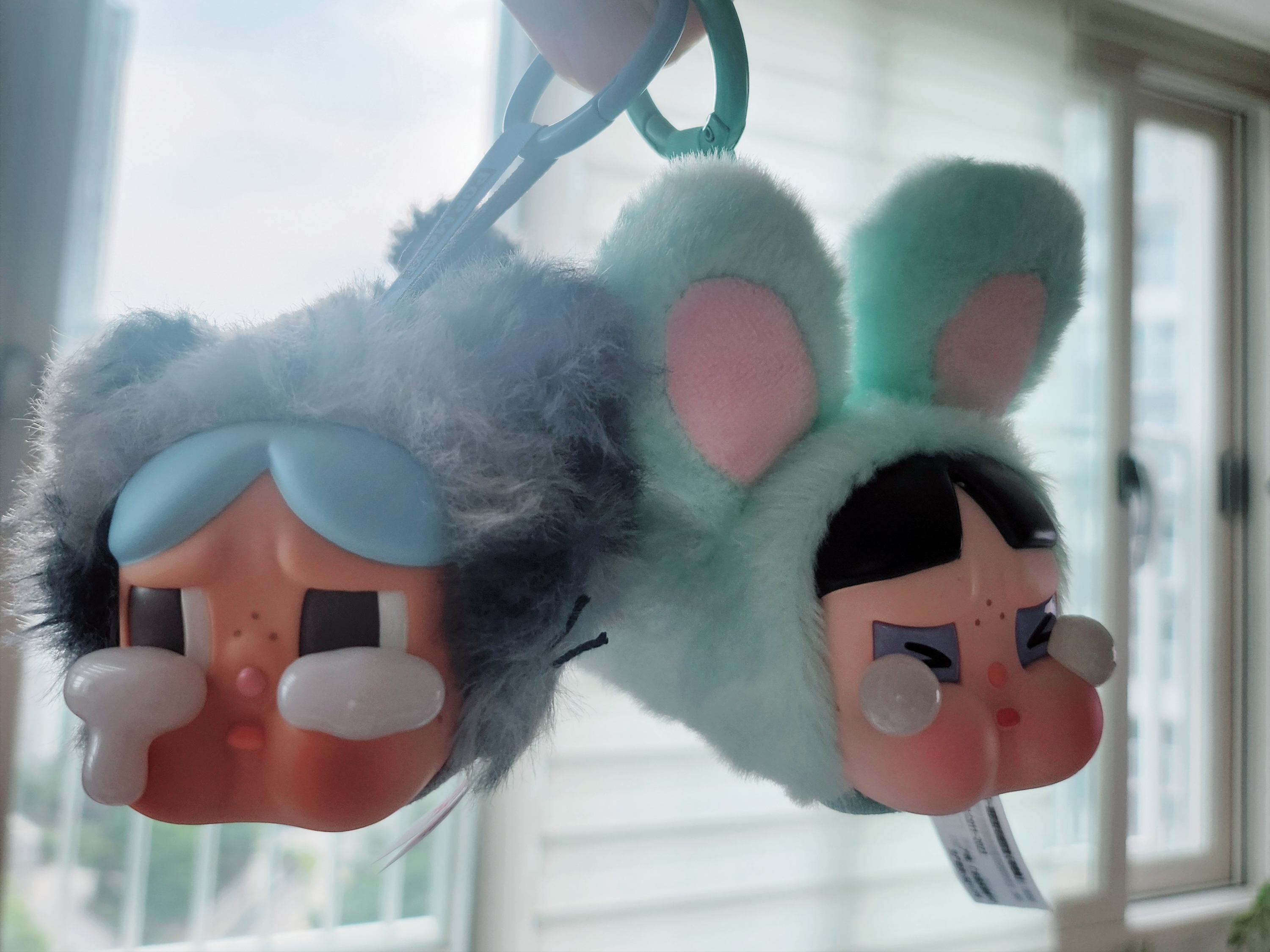Pop Mart Crybaby x Powerpuff Girls Series Keyring Sealed Case (1 Blind Box), Pop Mart Crybaby Wild But Cutie Series Vinyl Plush Pendant (1 Blind Box) 착용 스타일