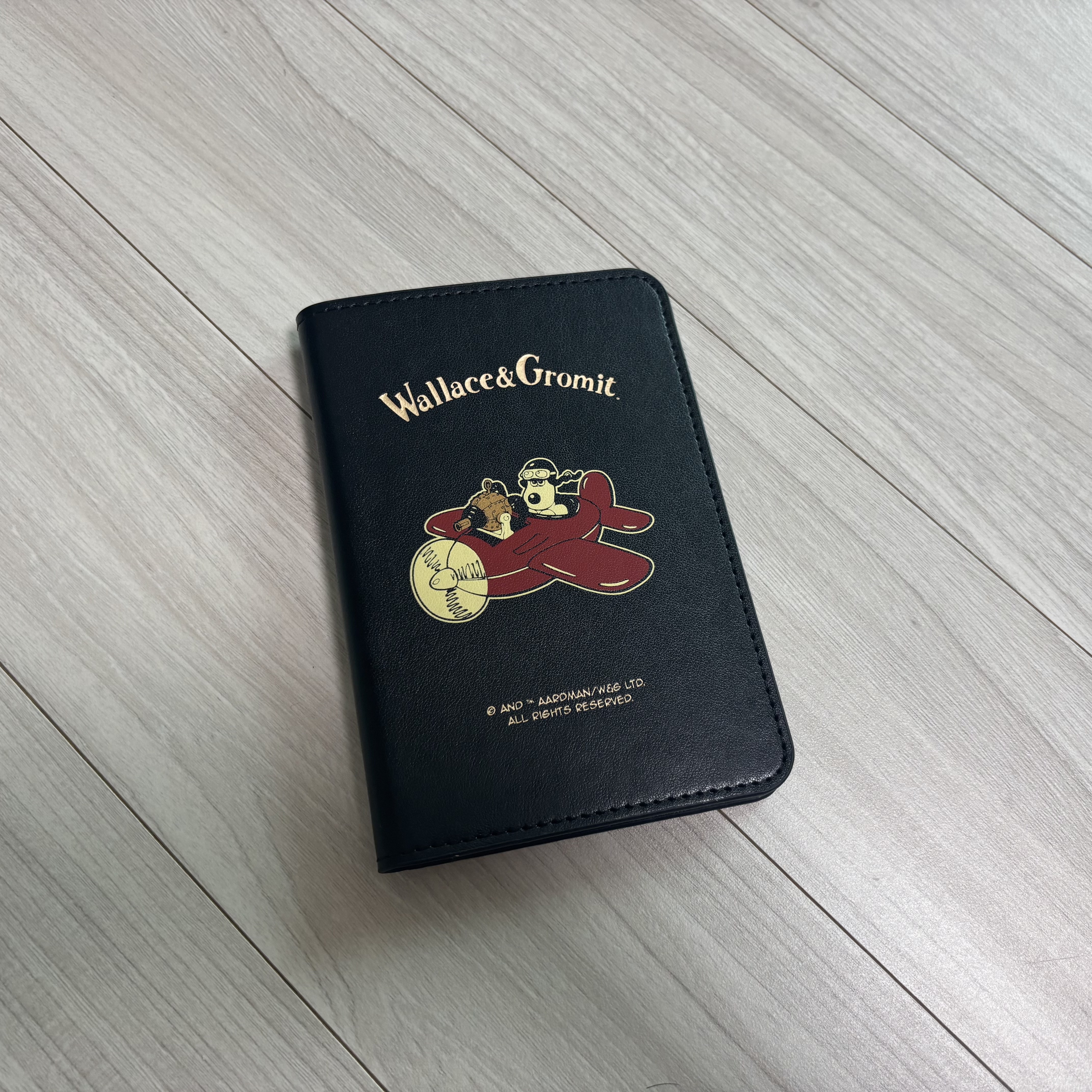 Wallace & Gromit Passport Case Plane 착용 스타일