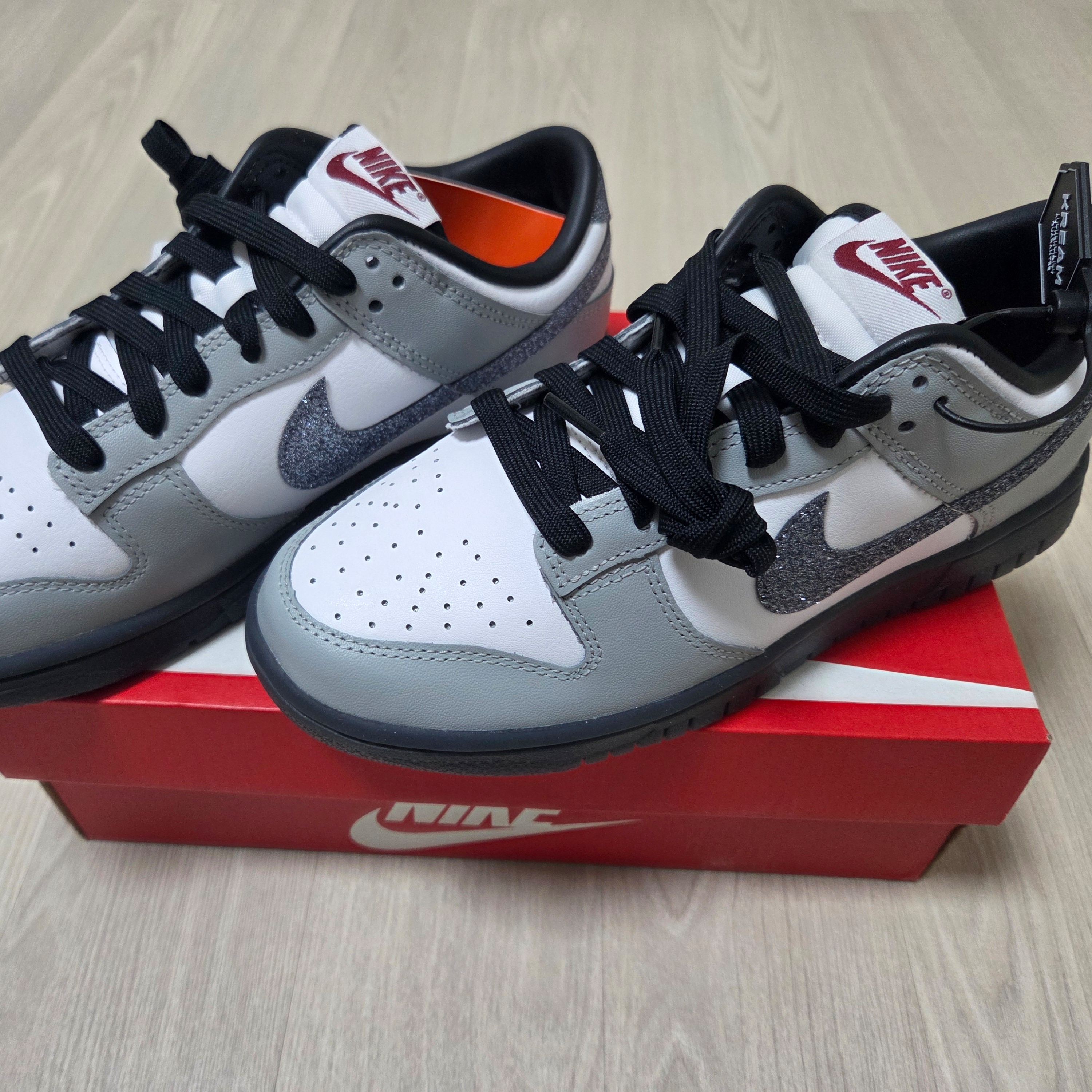 (W) Nike Dunk Low LX White Light Smoke Grey 착용 스타일