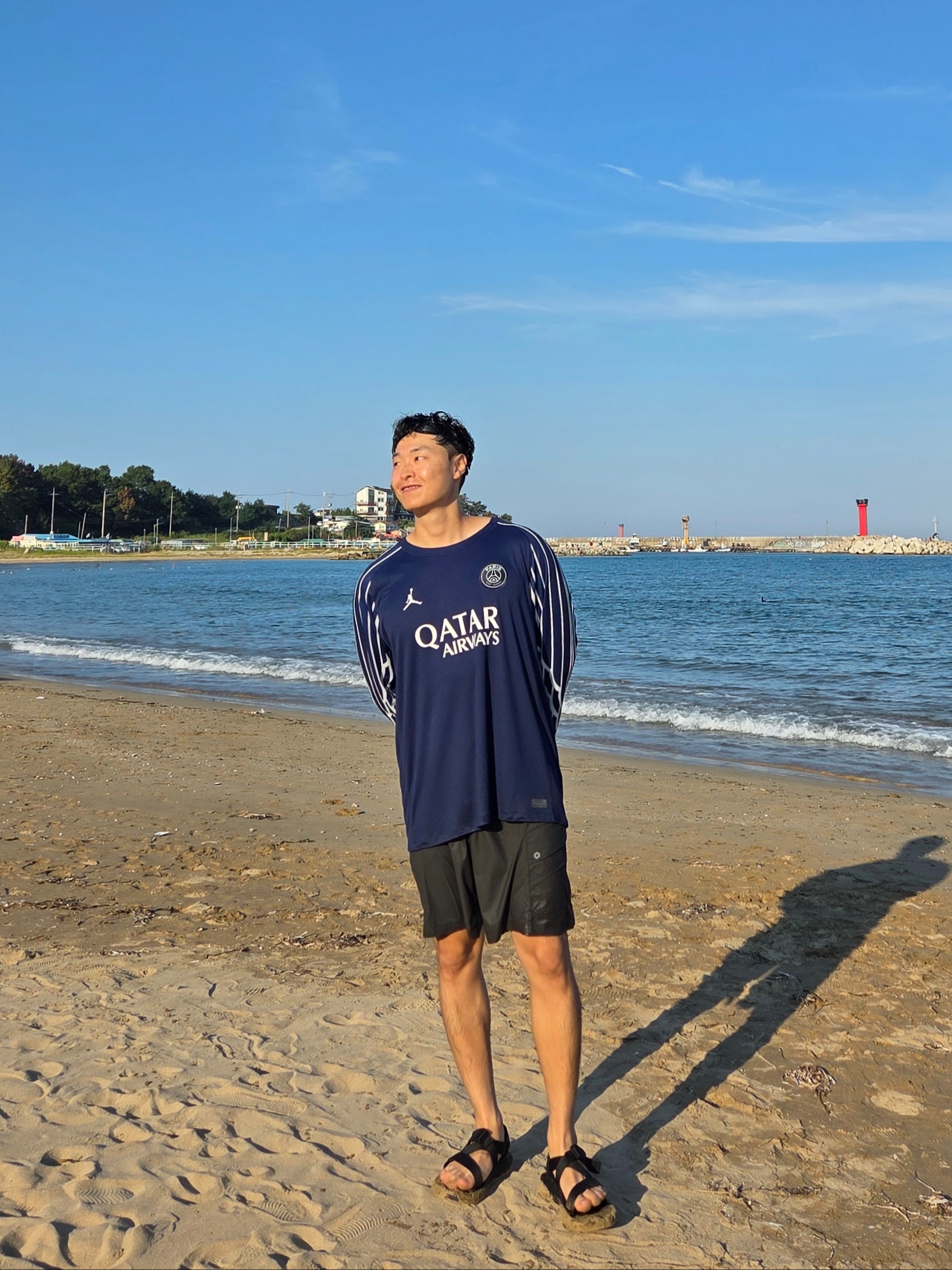 Jordan x Paris Saint-Germain 2024/25 Stadium 4th Dri-Fit Replica Long-Sleeve Jersey Blue Void Phantom (Non Marking Ver.), Patagonia Surf Brimmer Hat Salt Grey 착용 스타일 - 2