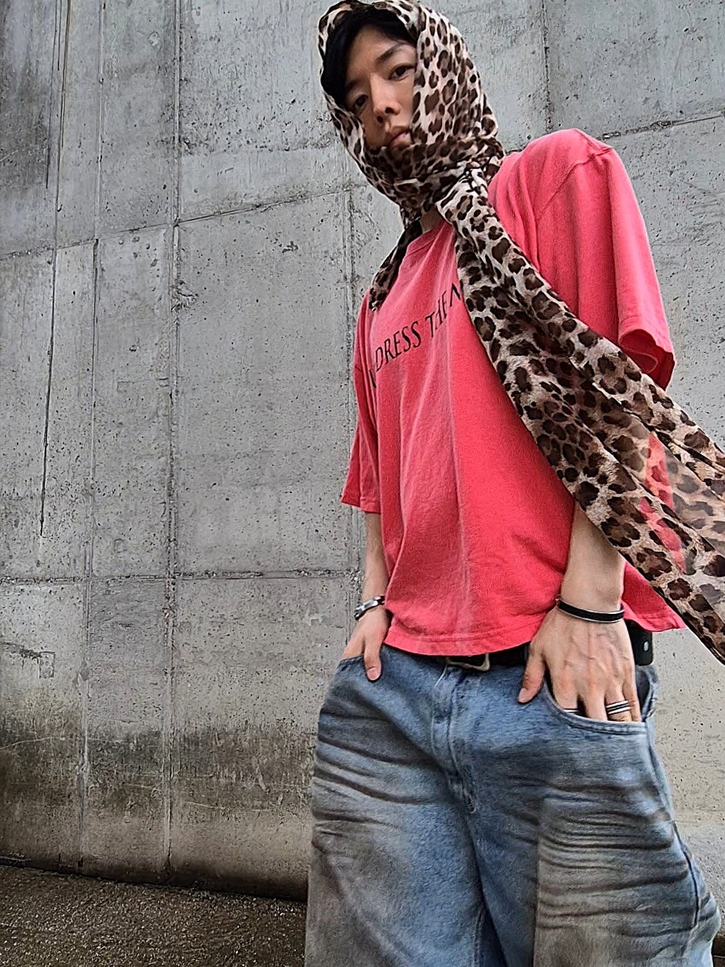 Rick Owens Hollywood Mega Bumper Geobasket in Full Grain Calf Leather Black Milk 착용 스타일 - 1