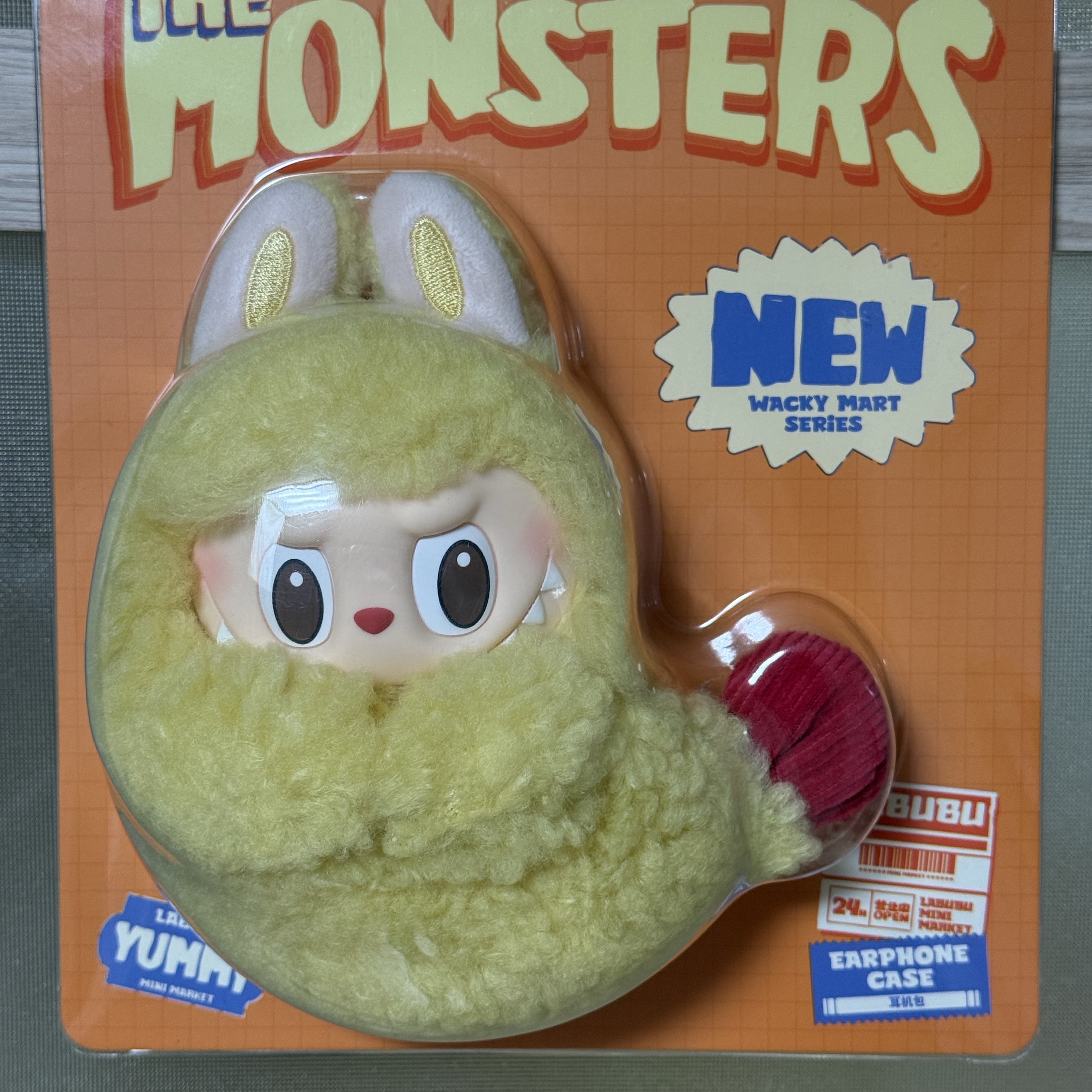 Pop Mart Labubu The Monsters Wacky Mart Series Earphone Case 착용 스타일