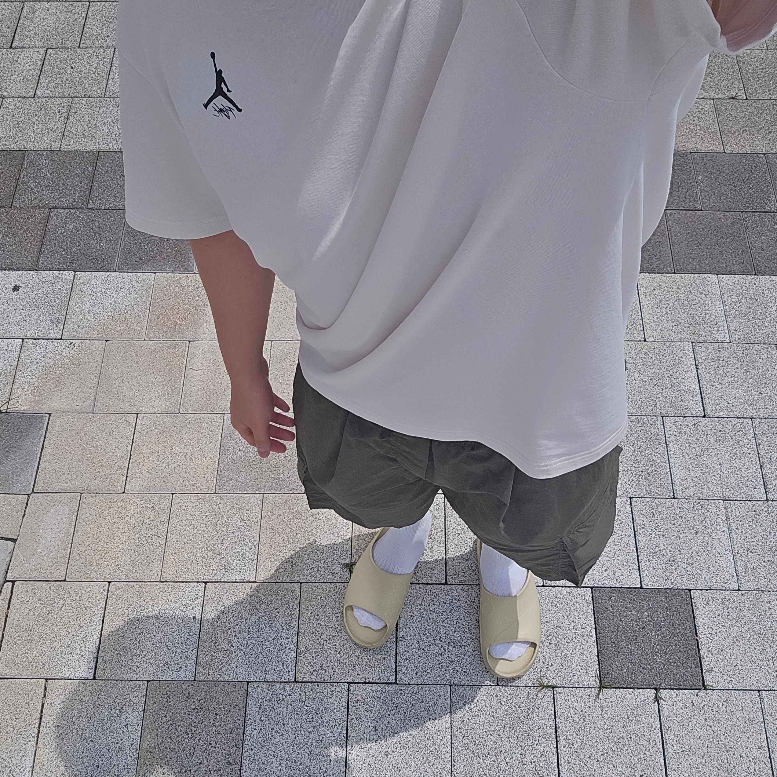 Jordan Post Slide Team Gold, Jordan Flight Heritage 85 T-Shirt Phantom Desert - Asia 착용 스타일