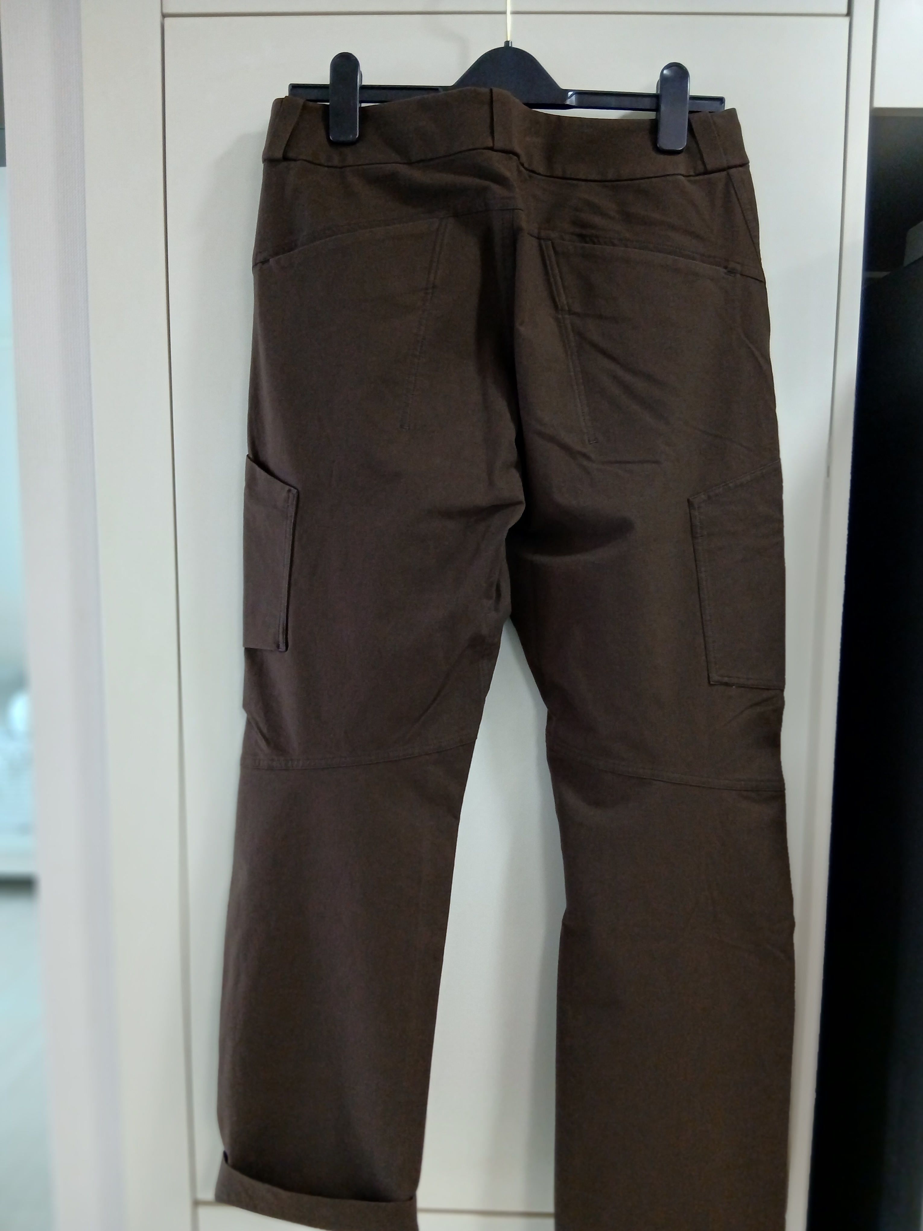 Arc'teryx Cronin Cotton Pants Carob, SANSI Yin Yang Snake T-Shirts Black 착용 스타일 - 4