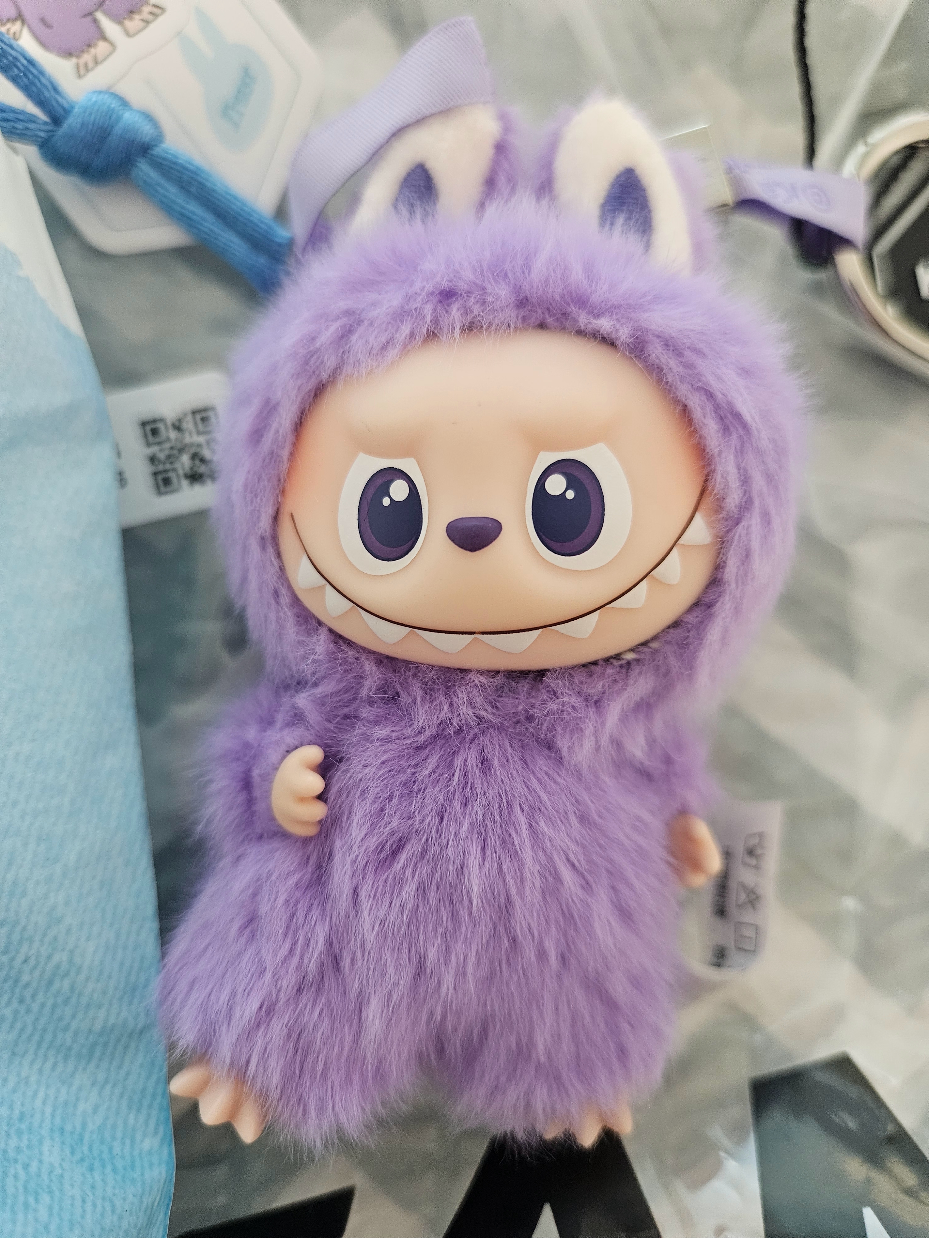 Pop Mart Labubu The Monsters Pin For Love Series Vinyl Plush Pendant (N-Z) T (Opened Case) 착용 스타일 - 2