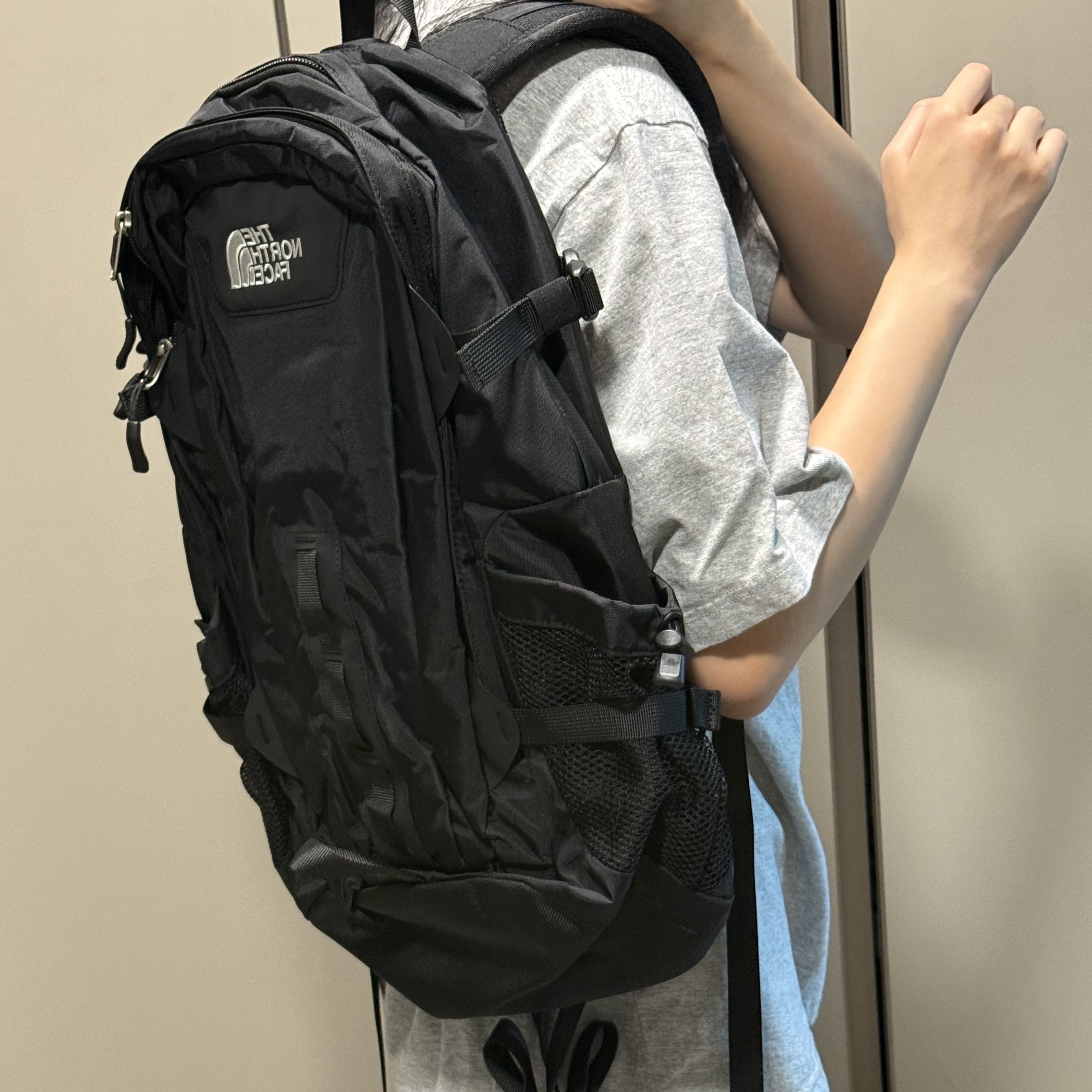 The North Face Hot Shot Black 착용 스타일 - 1