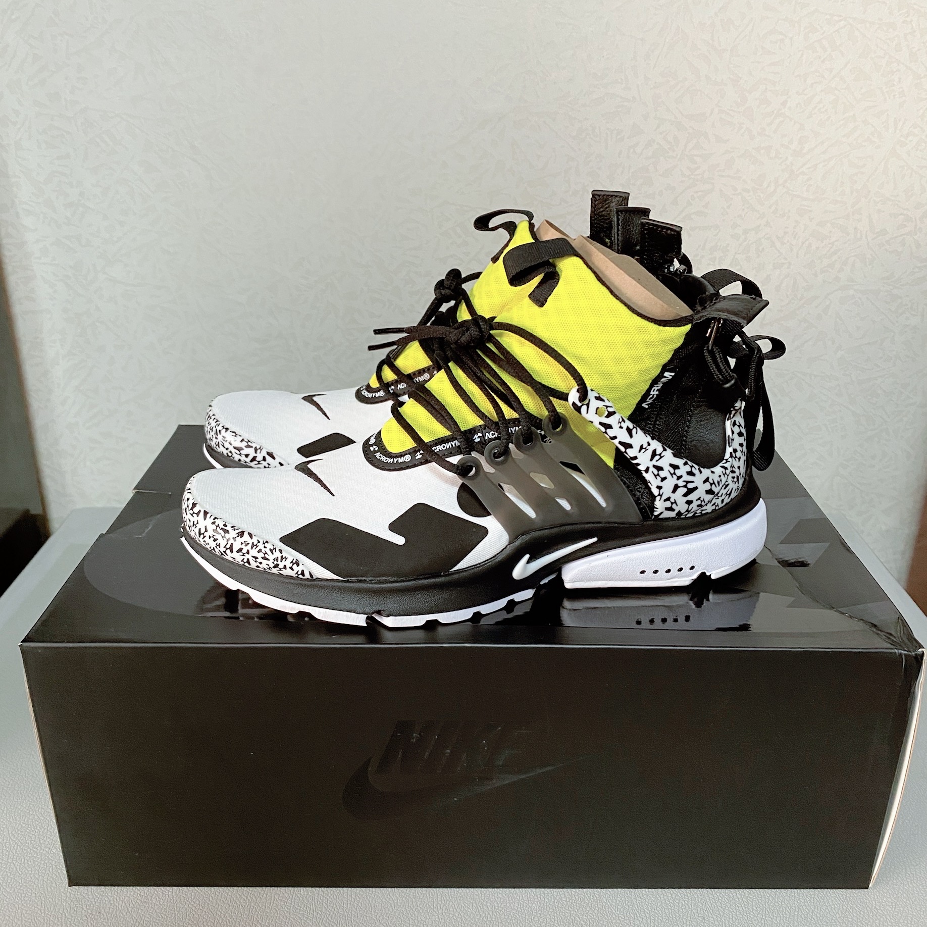 Nike x Acronym Air Presto Mid Dynamic Yellow 착용 스타일