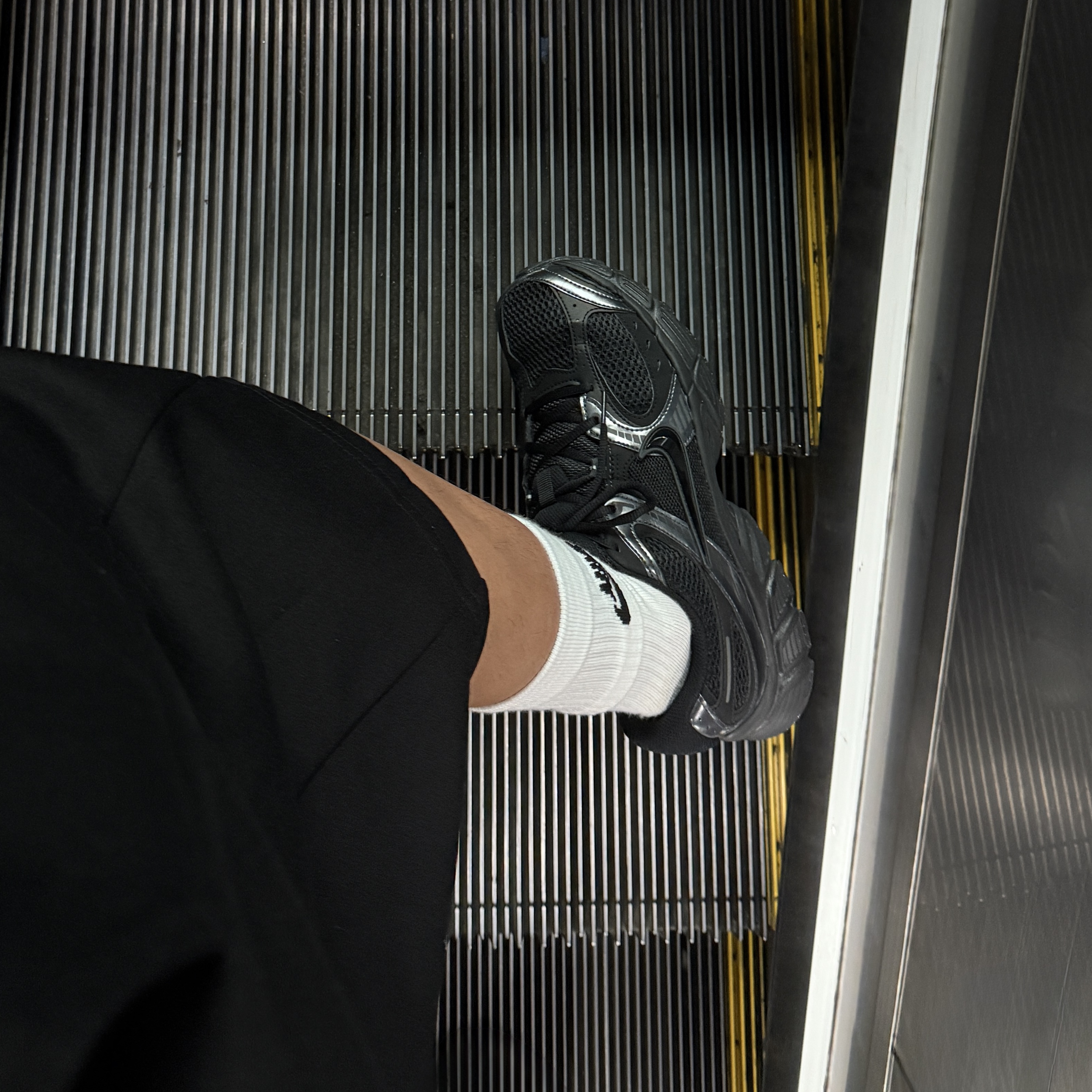 Nike V5 RNR Black Anthracite 착용 스타일