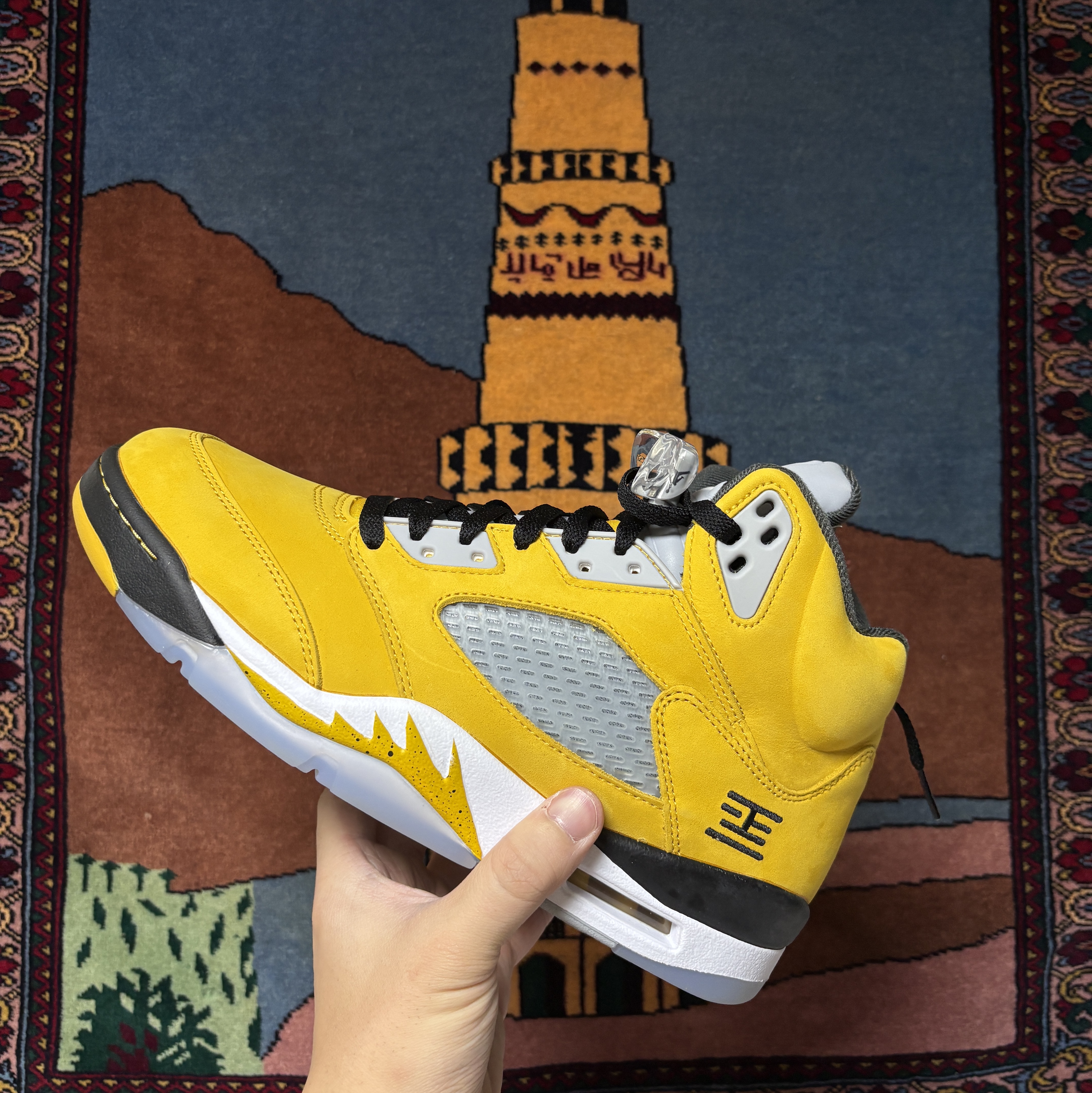 Jordan 5 Retro Varsity Maize and Wolf Grey 착용 스타일