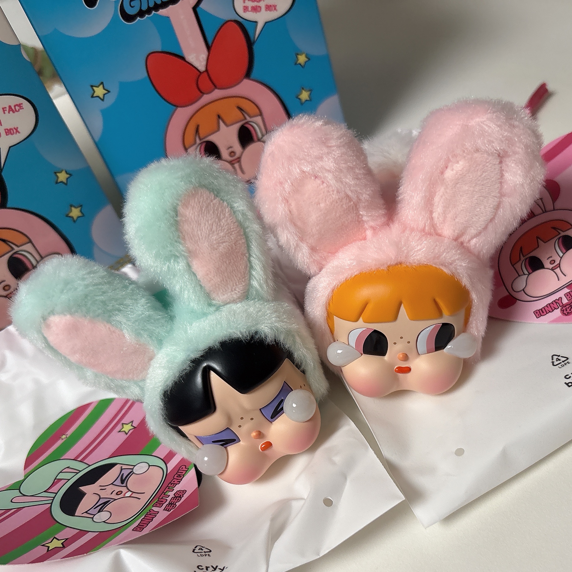 Pop Mart Crybaby x Powerpuff Girls Series Keyring Sealed Case (1 Blind Box) 착용 스타일