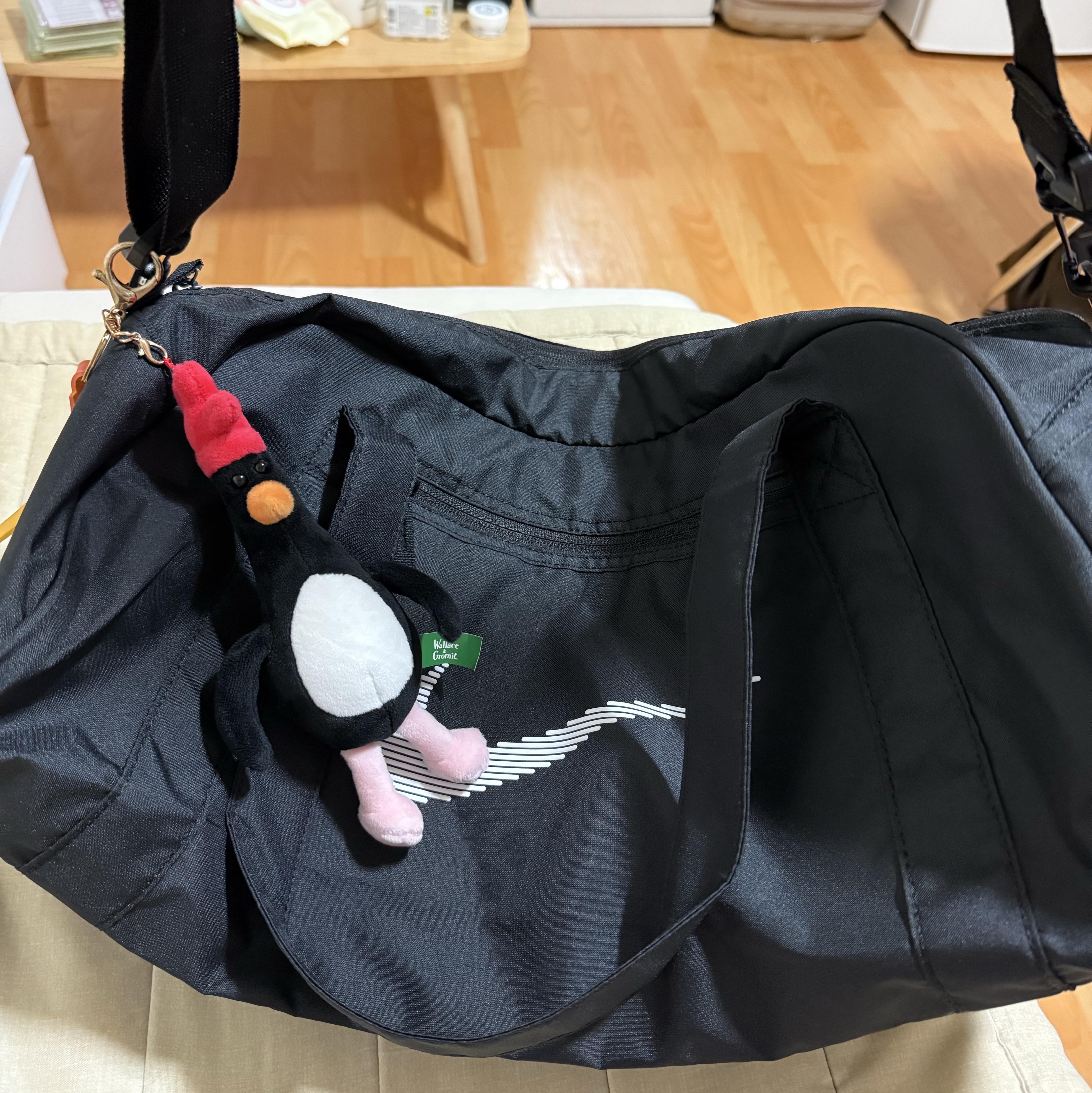 Nike Gym Club Duffle Bag 24L Black 착용 스타일 - 2