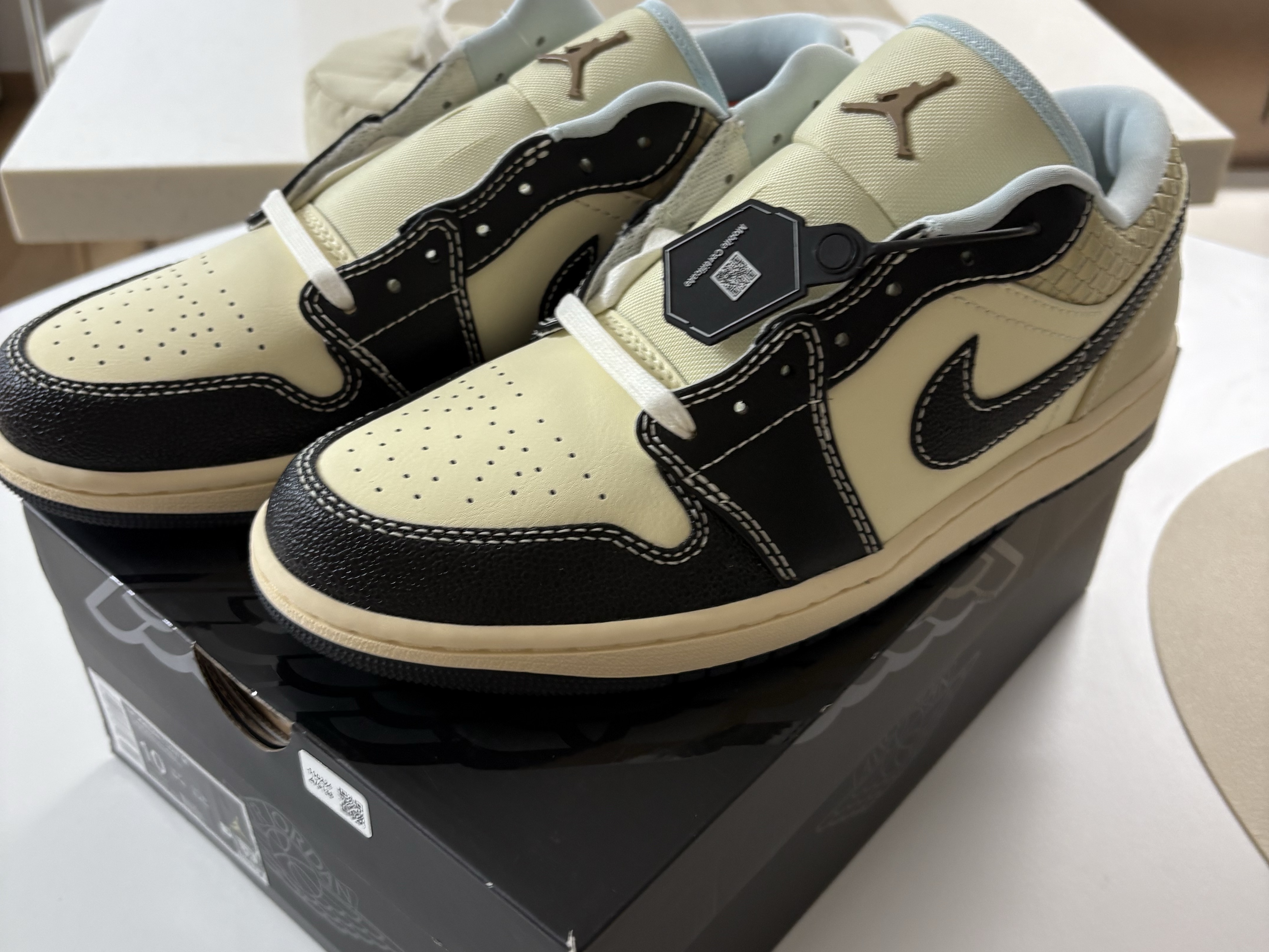 Jordan 1 Low SE Coconut Milk Muslin 착용 스타일