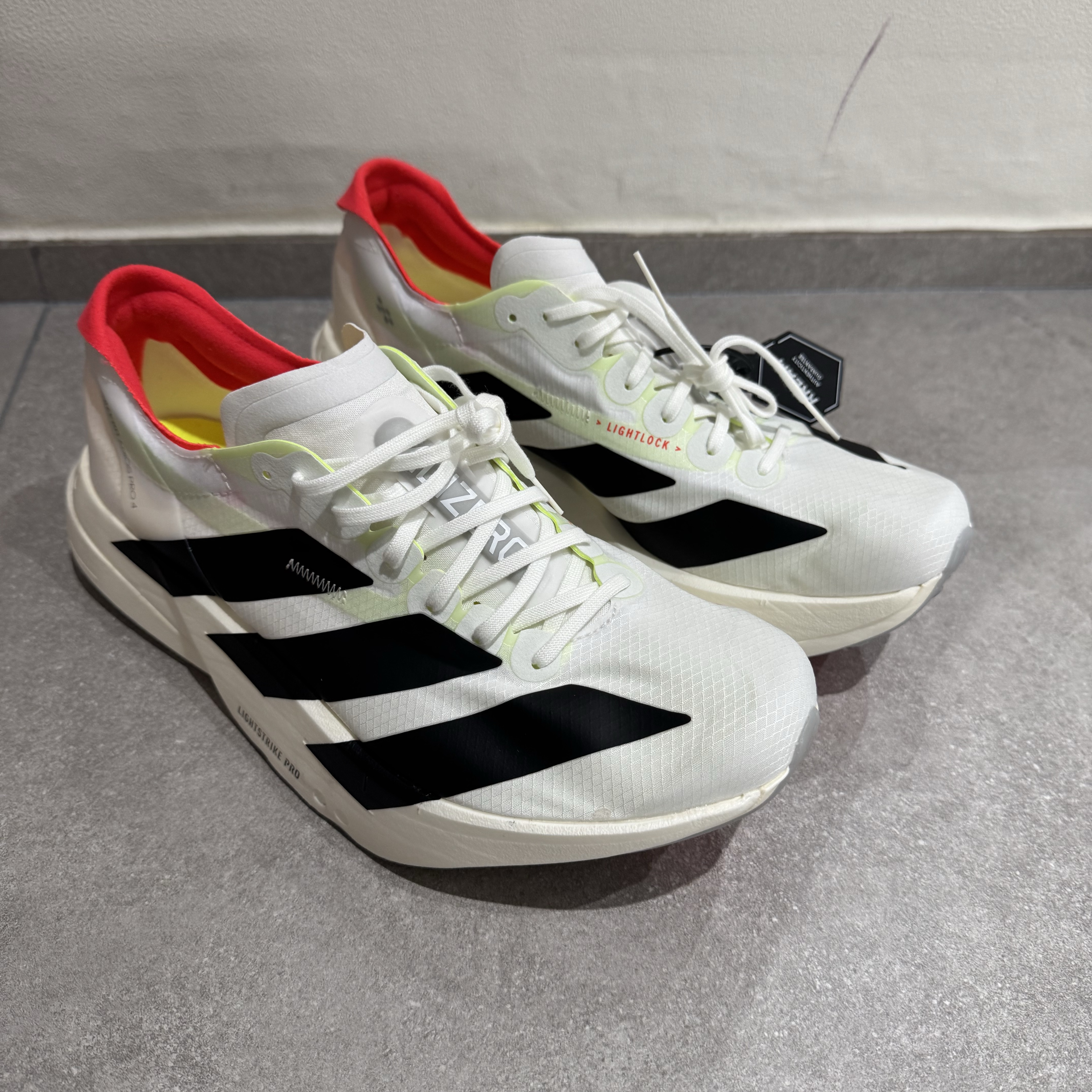 Adidas Adizero Adios Pro 4 Cloud White Core Black 착용 스타일 - 2