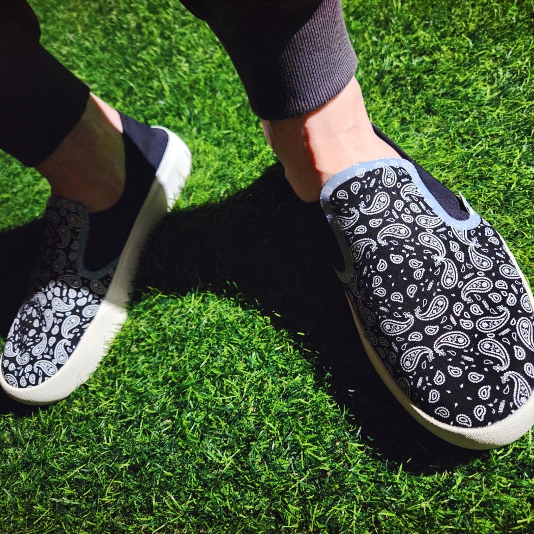 Vans ComfyCush One Bandana Marshmallow Black 착용 스타일 - 4
