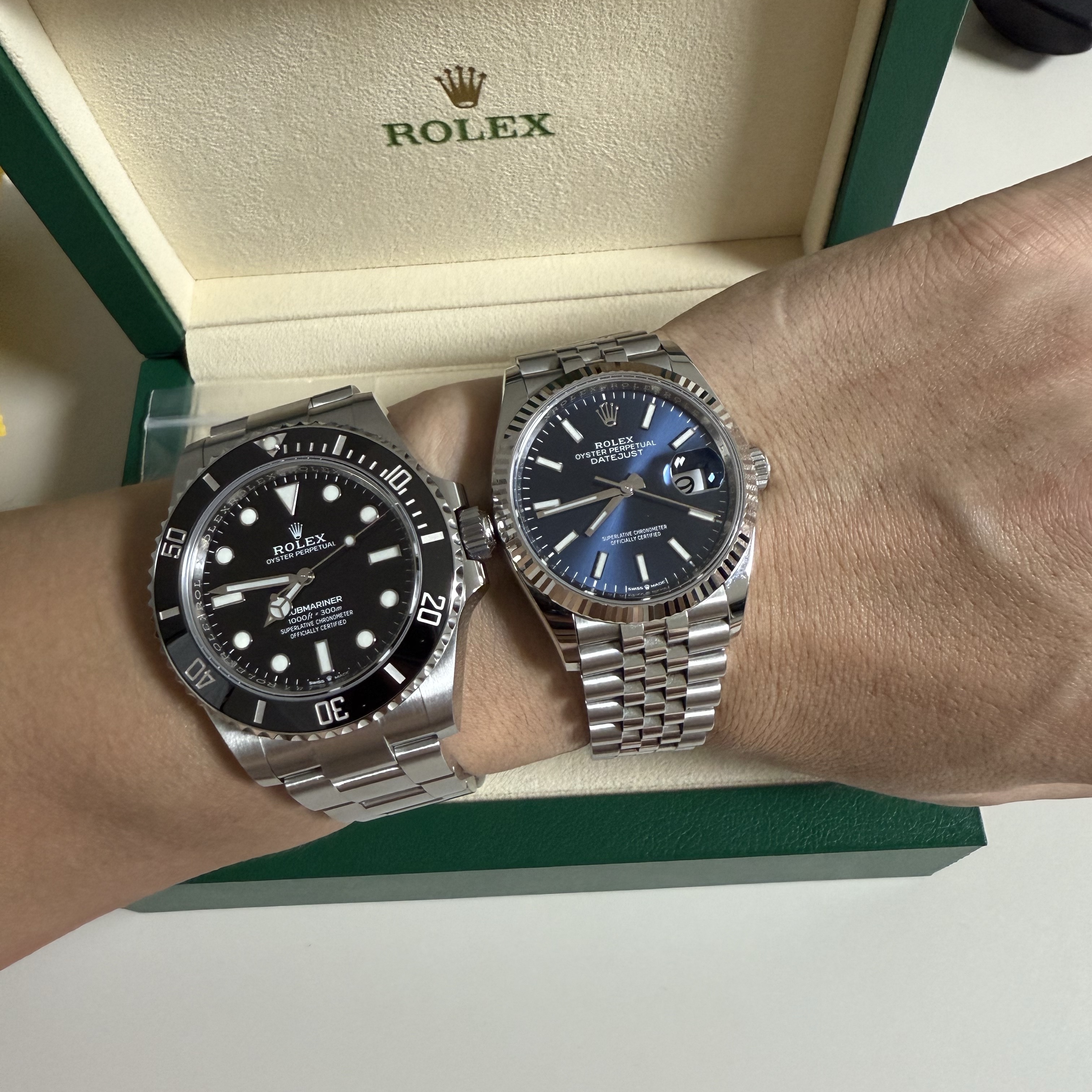Rolex Submariner 41mm 124060 Black Oyster 착용 스타일 - 3