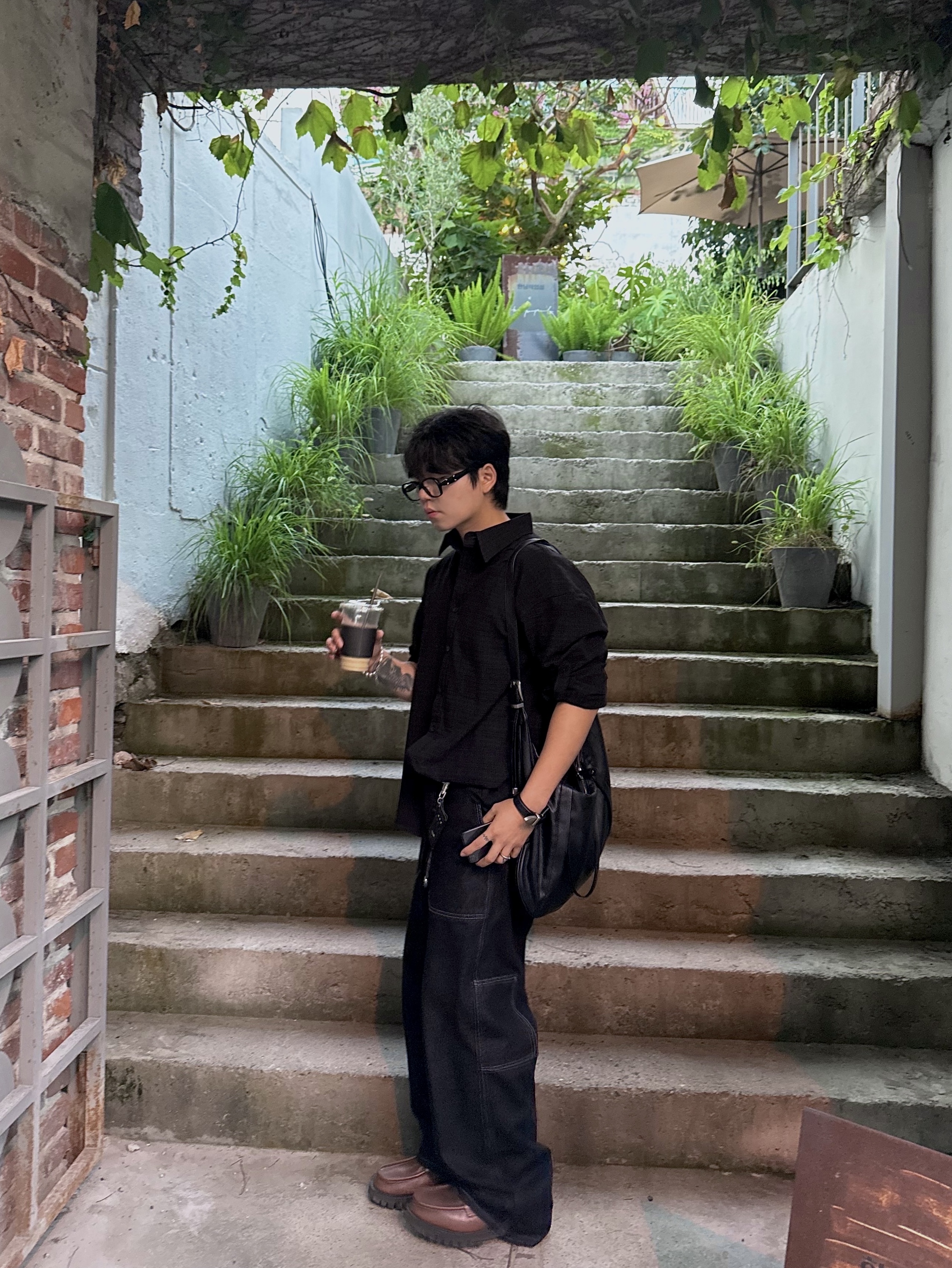 Gentle Monster x Maison Margiela MM114 Black Clear 착용 스타일 - 2