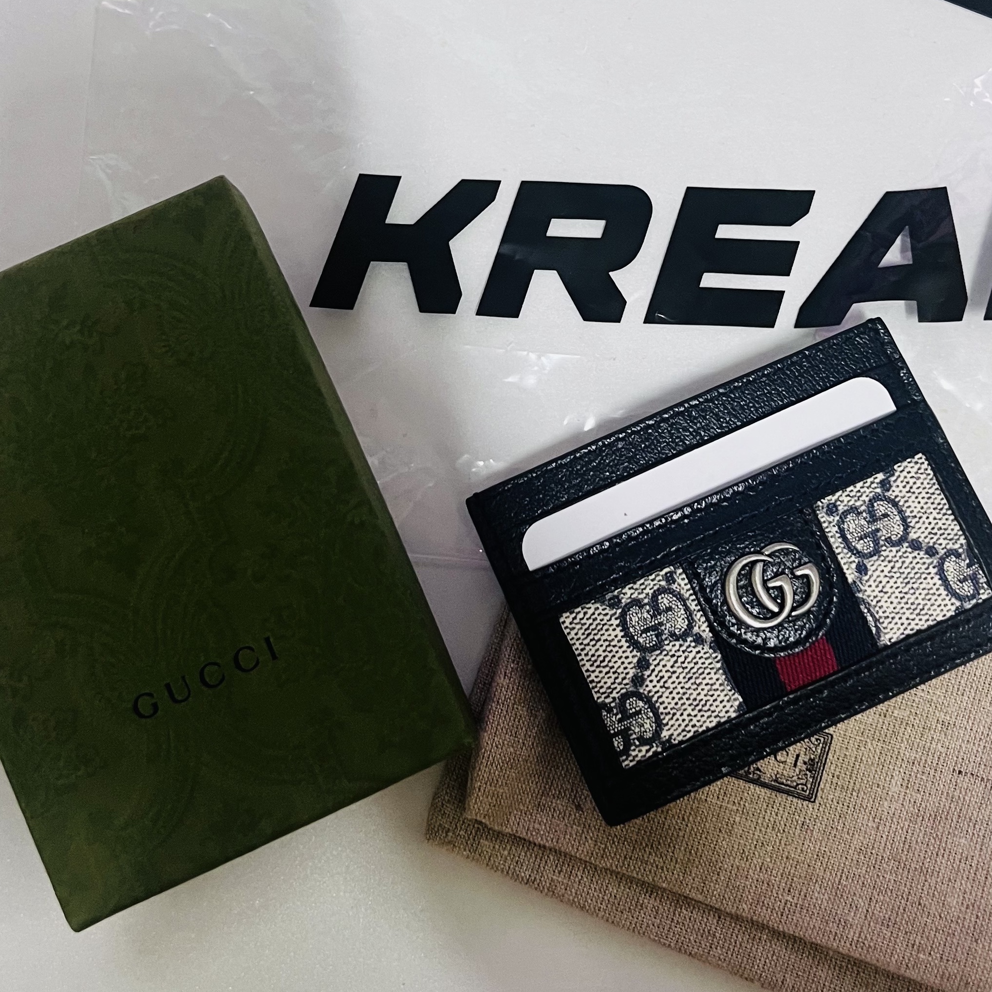 Gucci Ophidia GG Card Case Beige Blue 착용 스타일 - 1