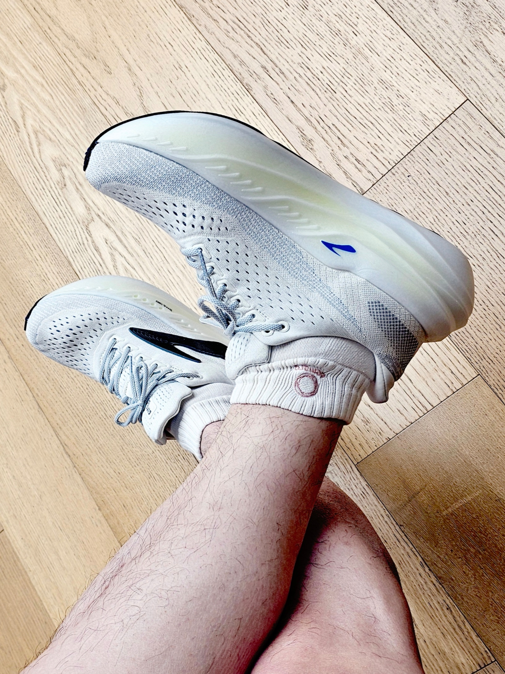 Brooks Running Glycerin Max Grey - D Medium 착용 스타일 - 2