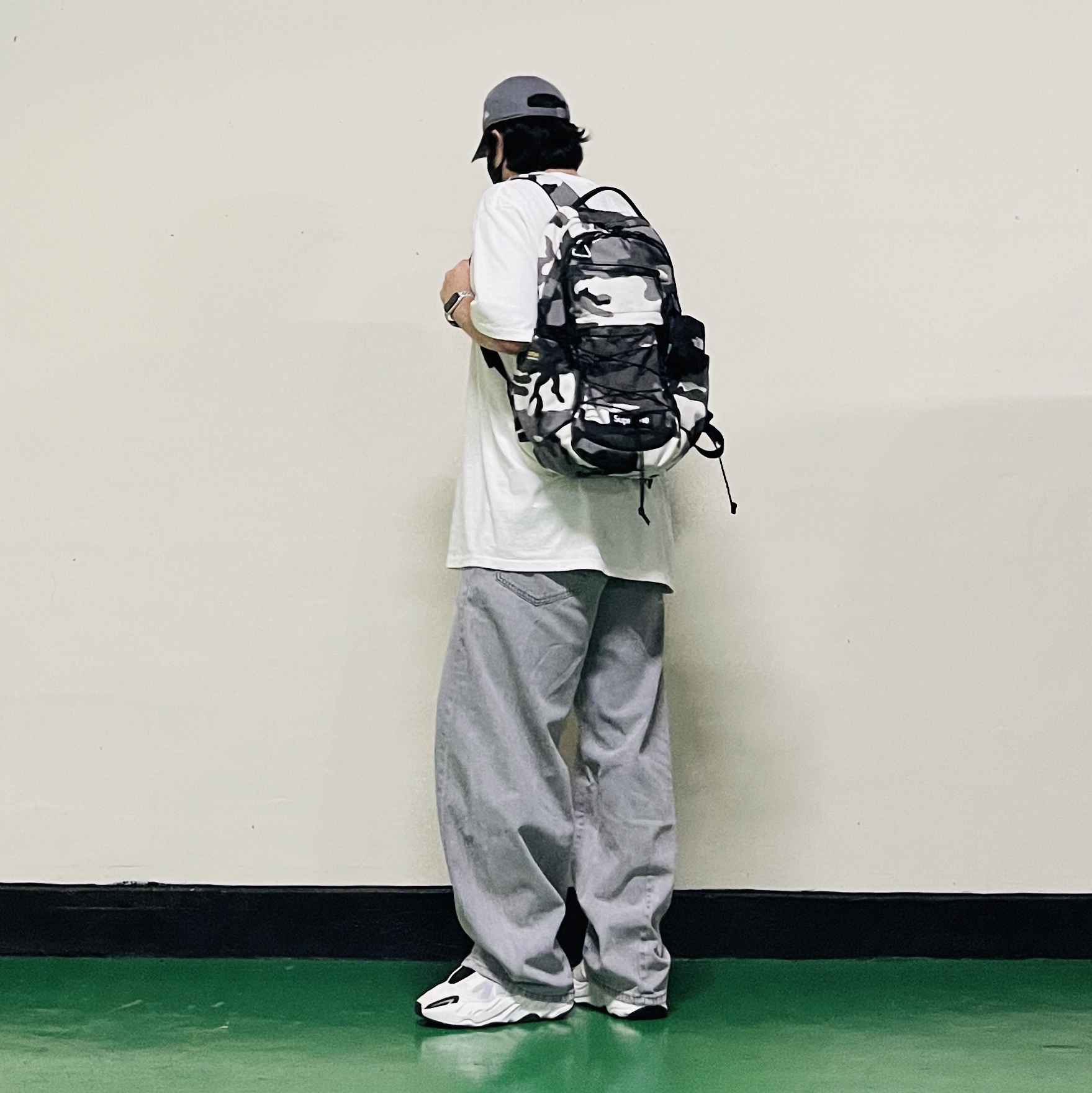 Stussy x Our Legacy Surfman Pigment Dyed T-Shirt Natural, Supreme Backpack Snow Camo - 25SS 착용 스타일 - 2