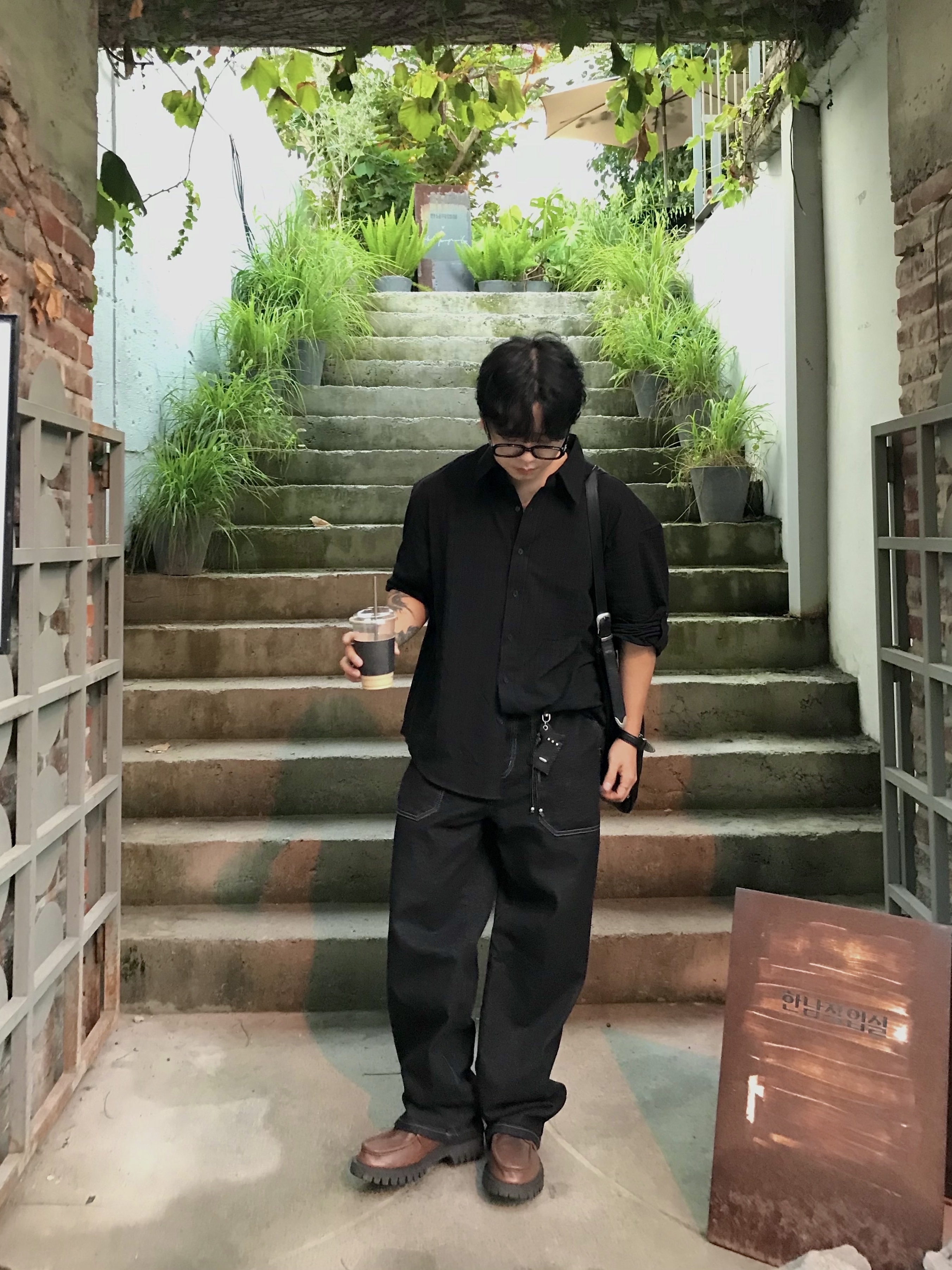 Gentle Monster x Maison Margiela MM114 Black Clear 착용 스타일 - 3