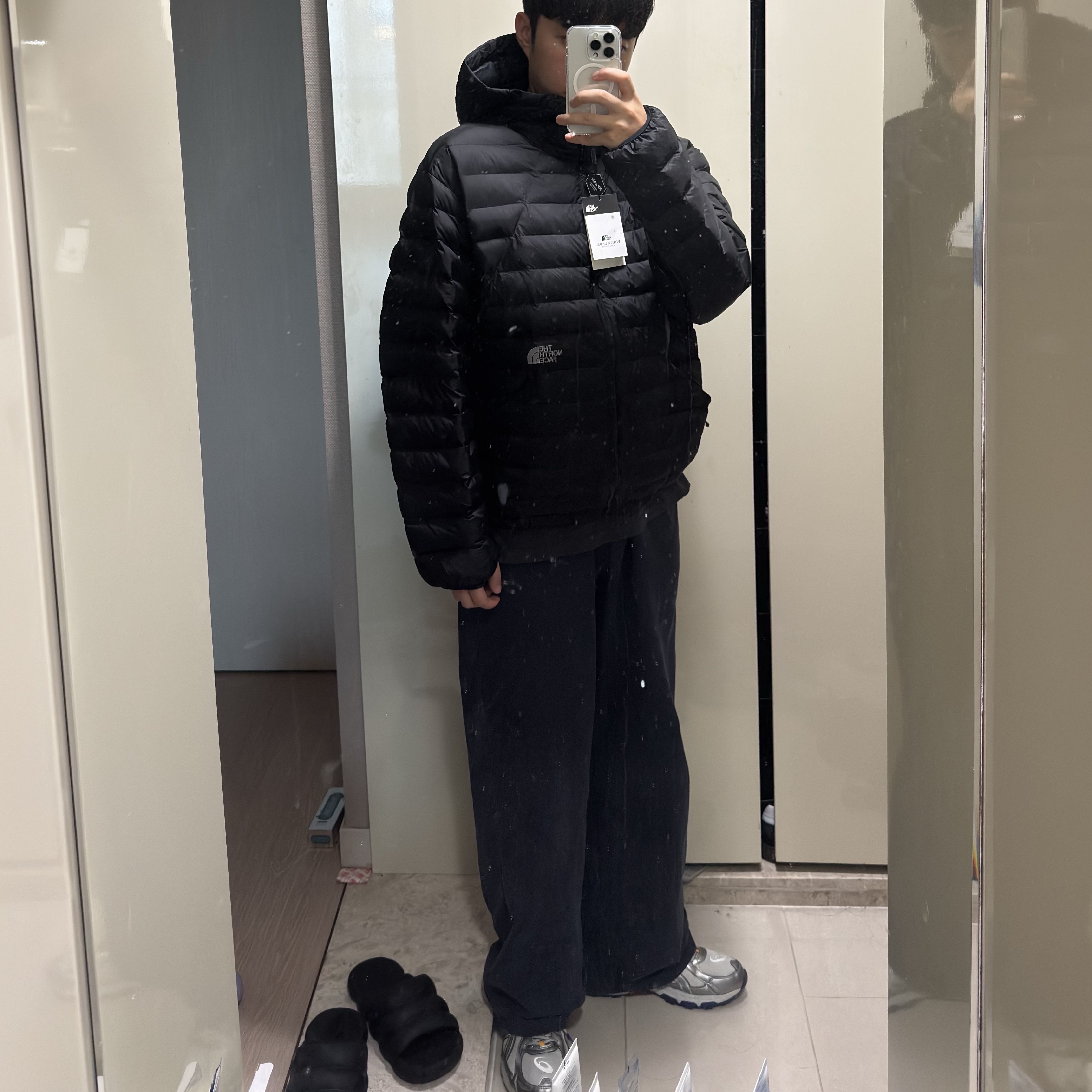 The North Face Ventus On Jacket Black 착용 스타일