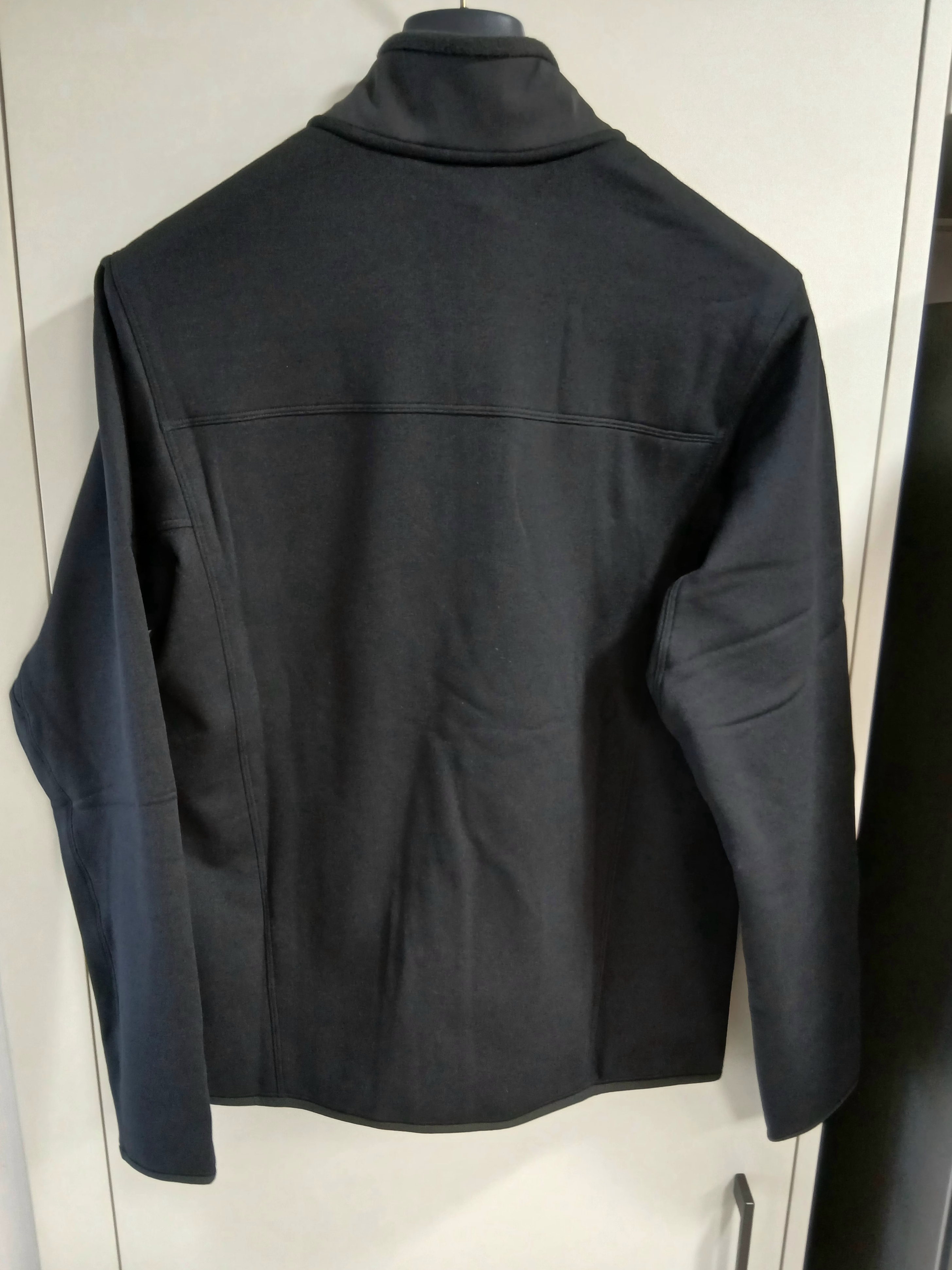 Arc'teryx Kyanite Jacket Black, Arc'teryx Kyanite Lightweight Jacket Black 착용 스타일 - 3