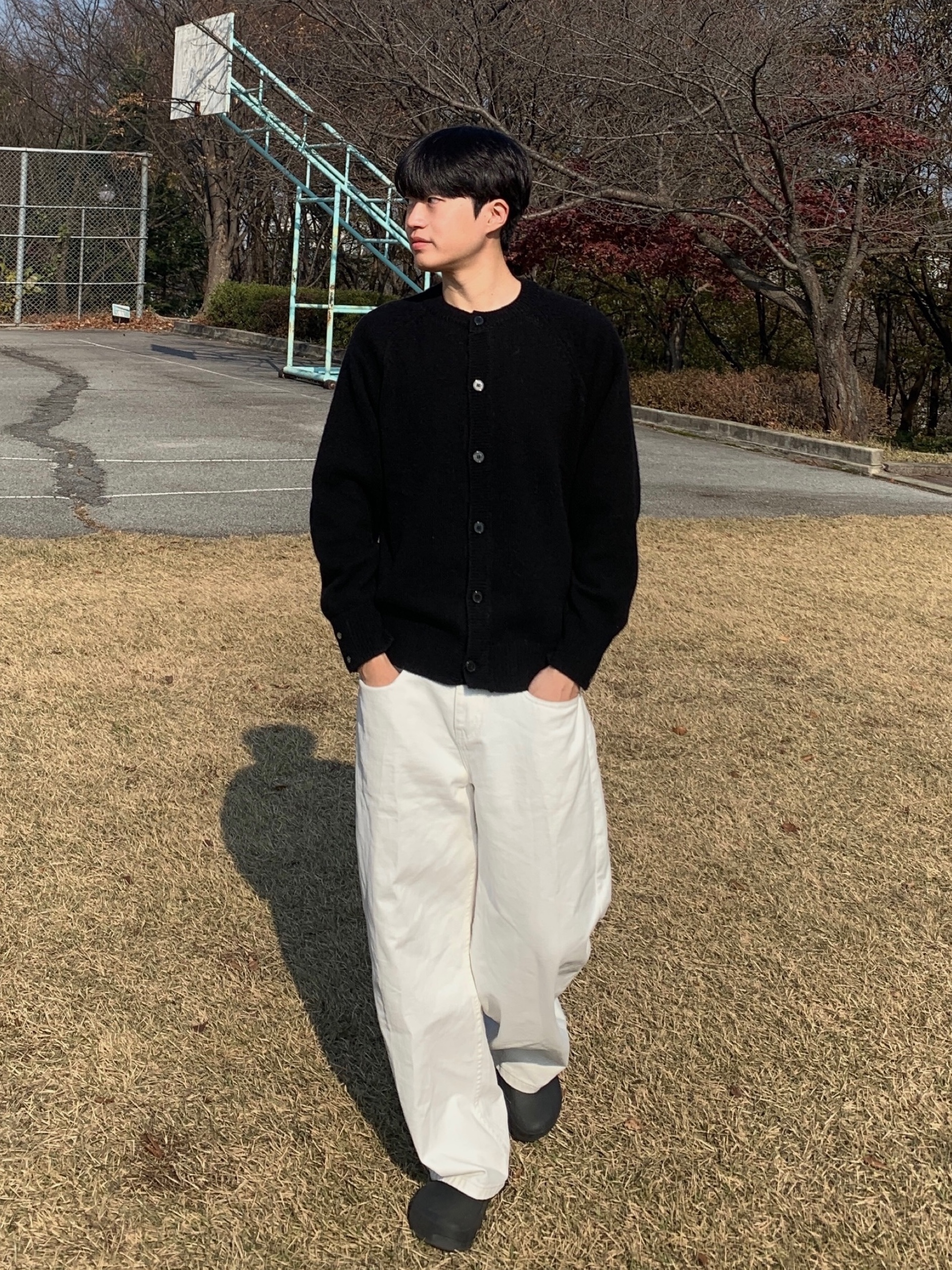 Knitted Shaggy Dog Wool 100% Round Cardigan Black 착용 스타일