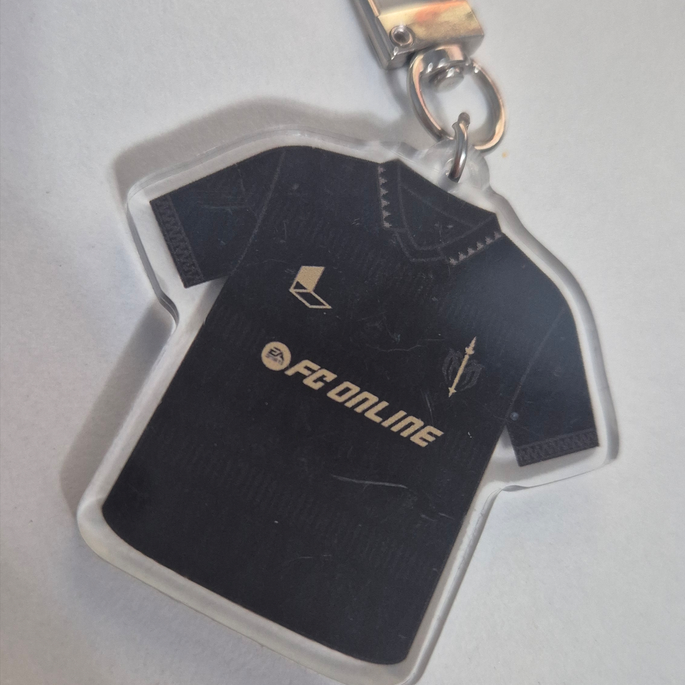 [PRE-ORDER] FC SPEAR Acrylic Uniform Keyring Black 착용 스타일 - 1