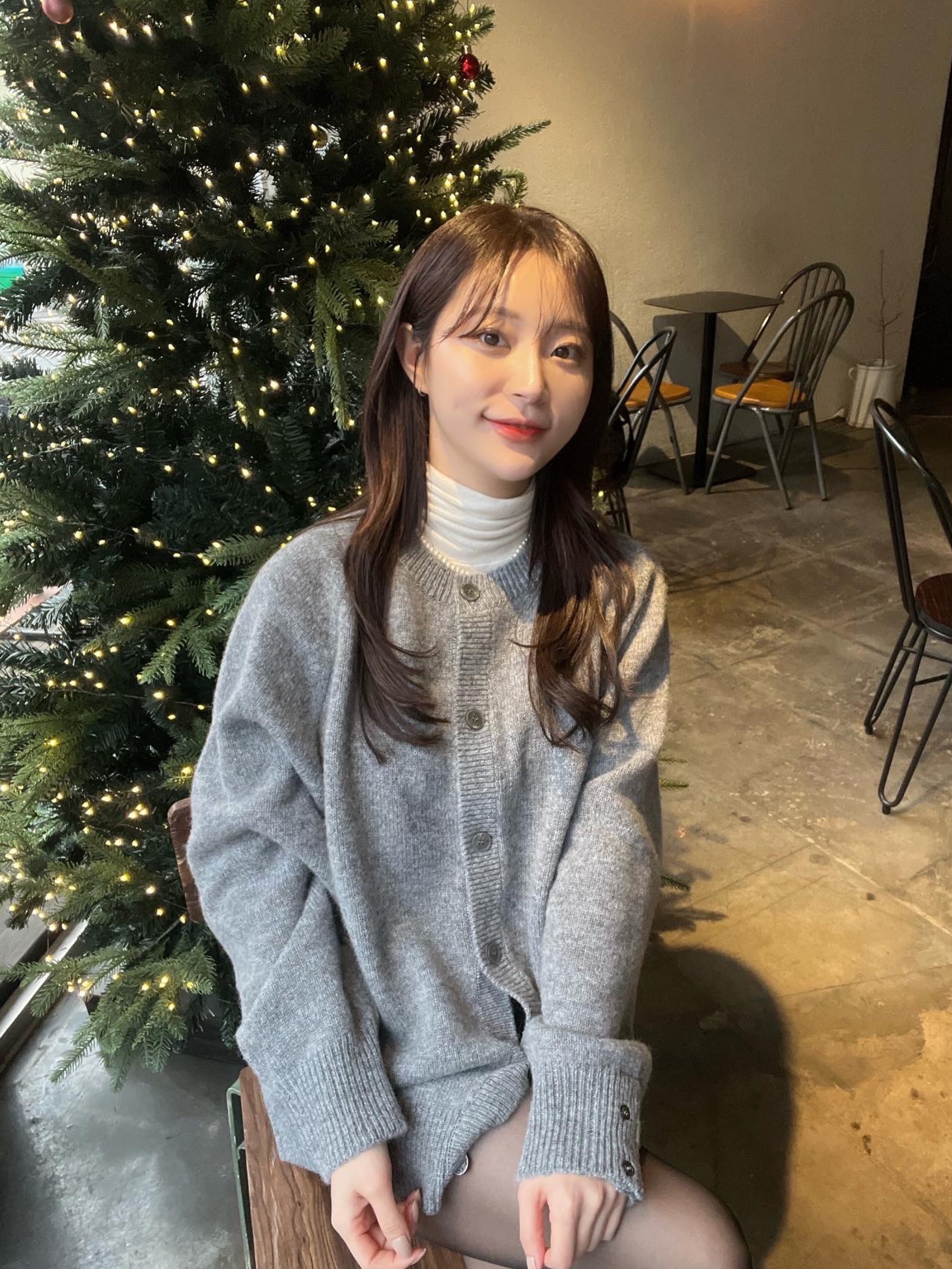 Knitted Shaggy Dog Wool 100% Round Cardigan Gray 착용 스타일
