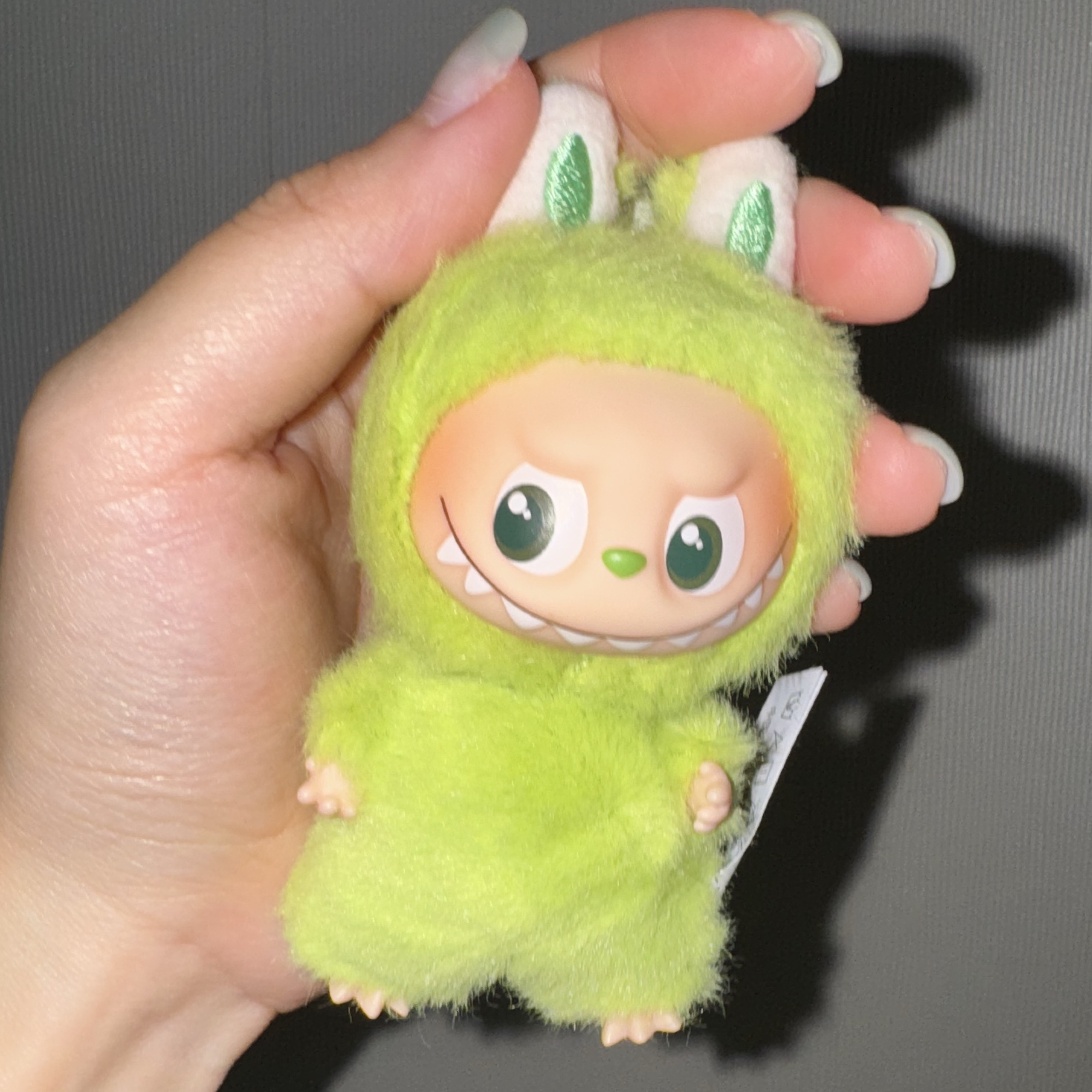 Pop Mart Labubu The Monsters Pin For Love Series Vinyl Plush Pendant (N-Z) V (Opened Case) 착용 스타일 - 1