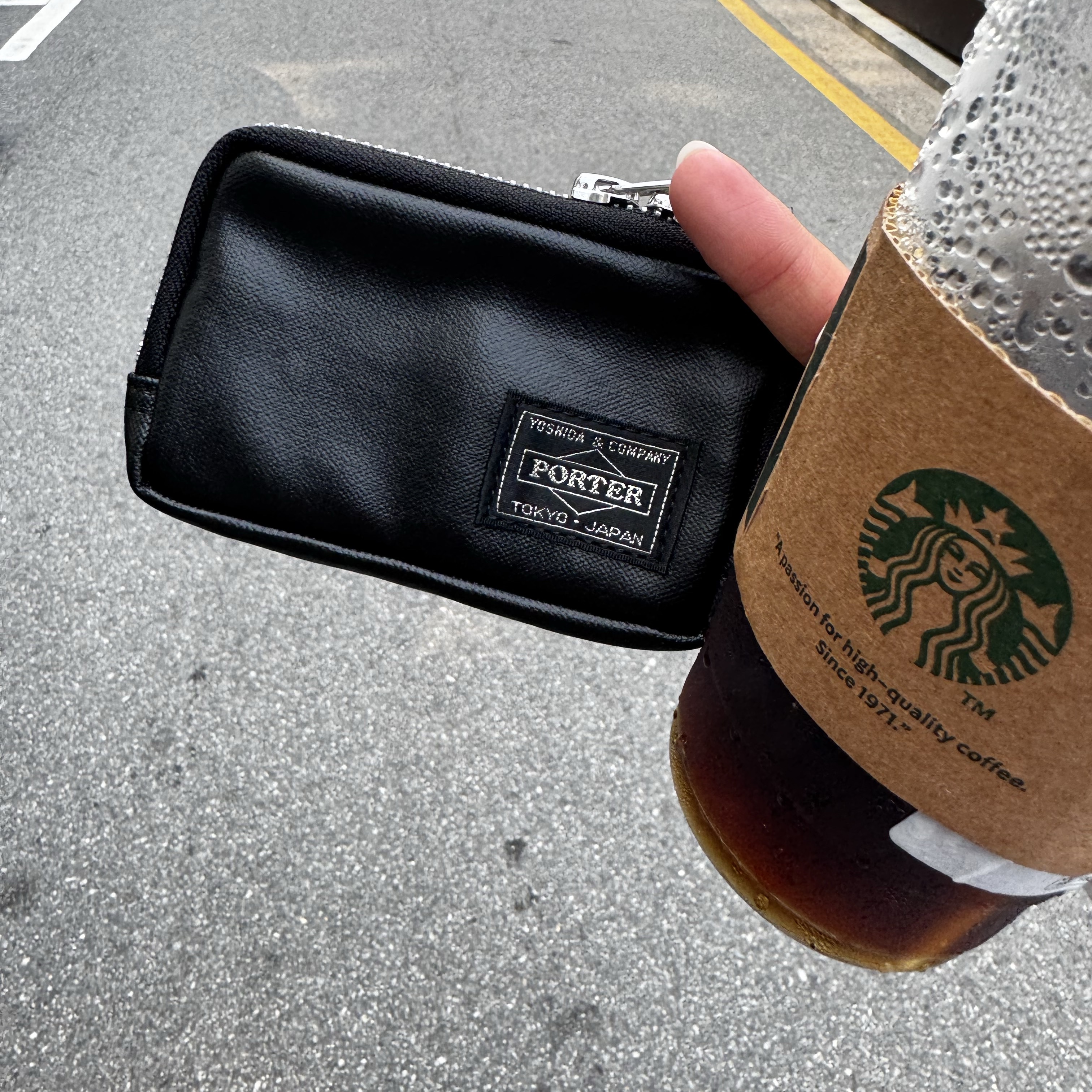 Porter Freestyle Multi Coin Case Black 착용 스타일