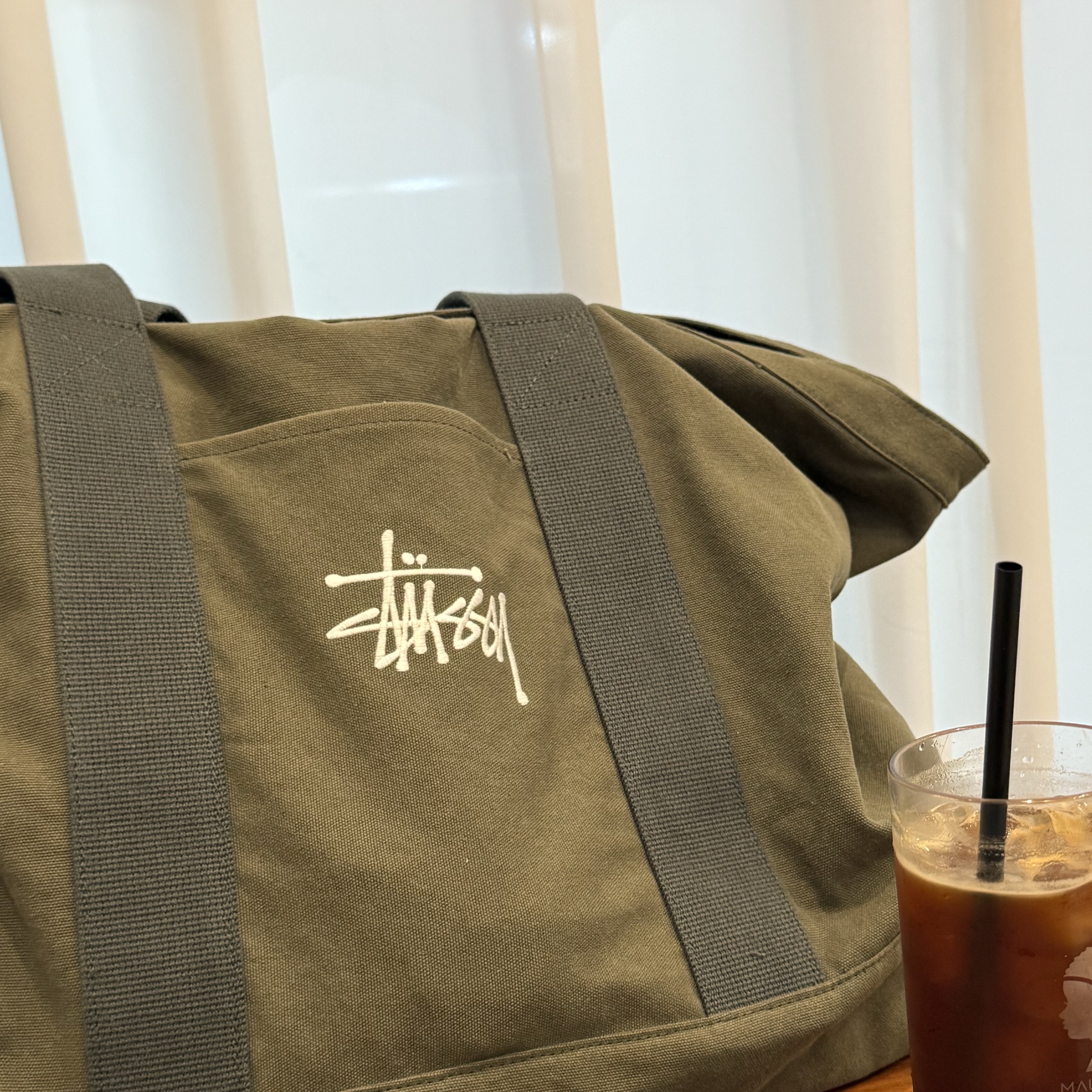 Stussy Canvas Extra Large Tote Bag Green 착용 스타일 - 2