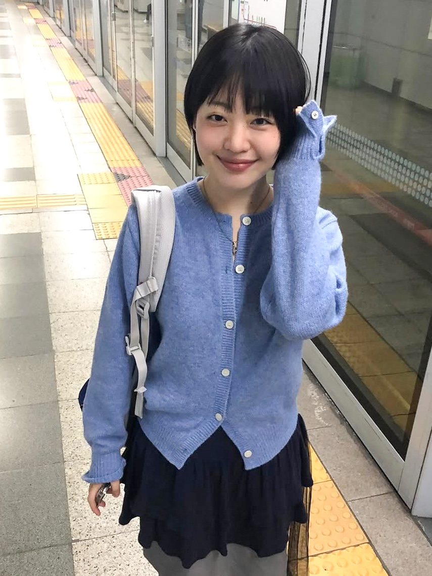 Knitted Shaggy Dog Wool 100% Round Cardigan Women Blue 착용 스타일