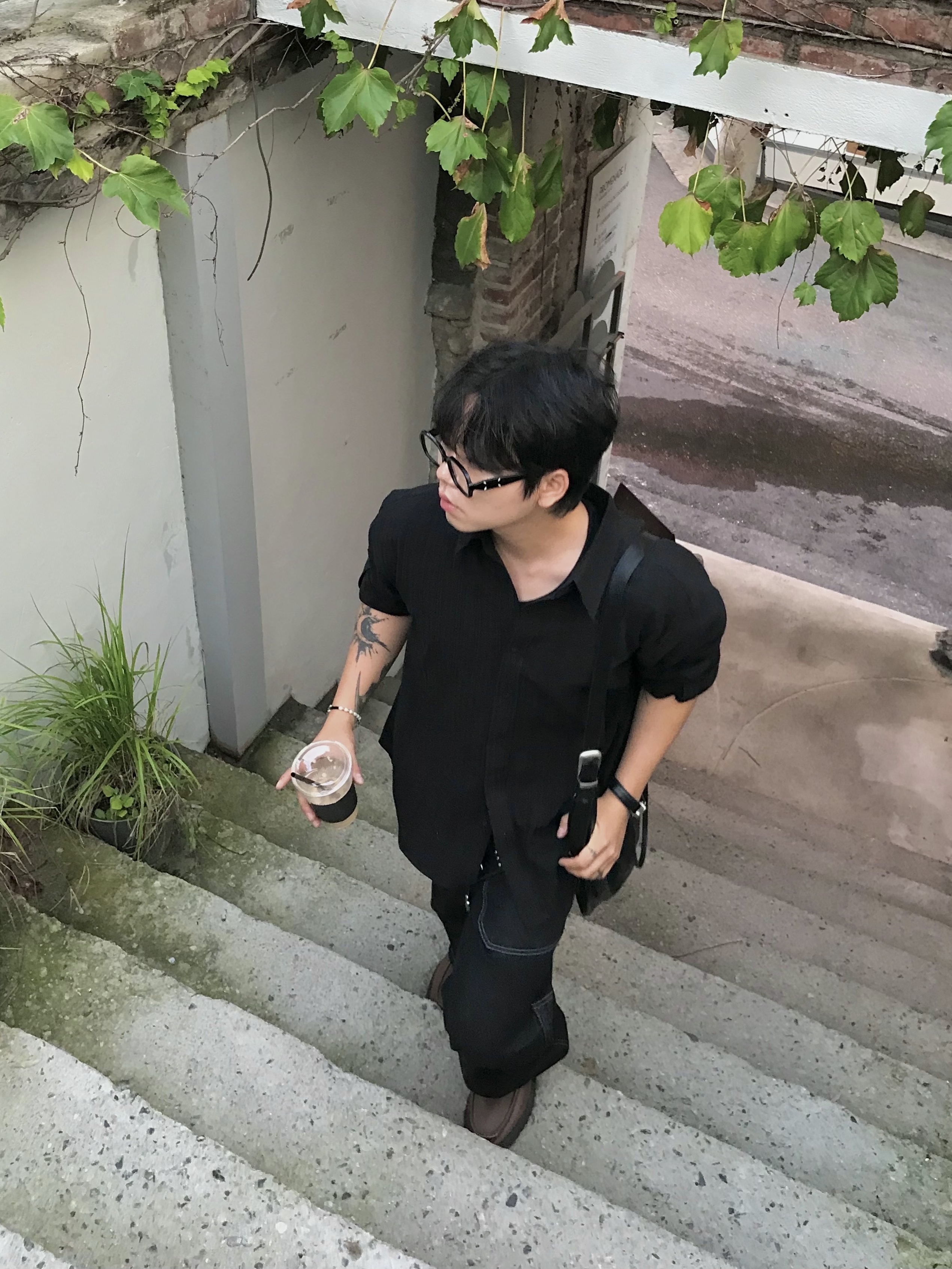 Gentle Monster x Maison Margiela MM114 Black Clear 착용 스타일 - 4