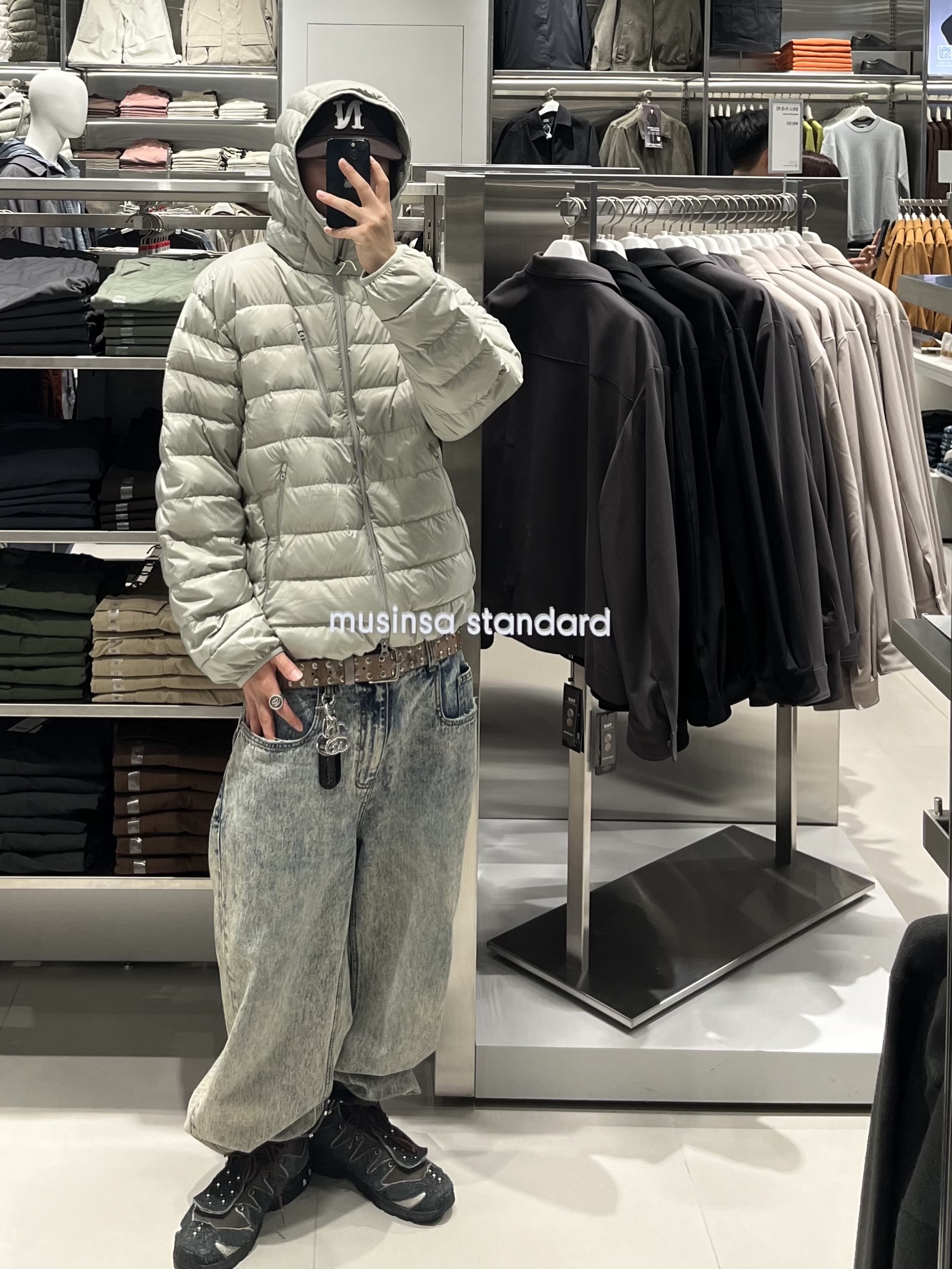 Musinsa Standard City Leisure Hooded Light Down Jacket Brown, Salomon x The Broken Arm XA Jungle Black White 착용 스타일 - 3