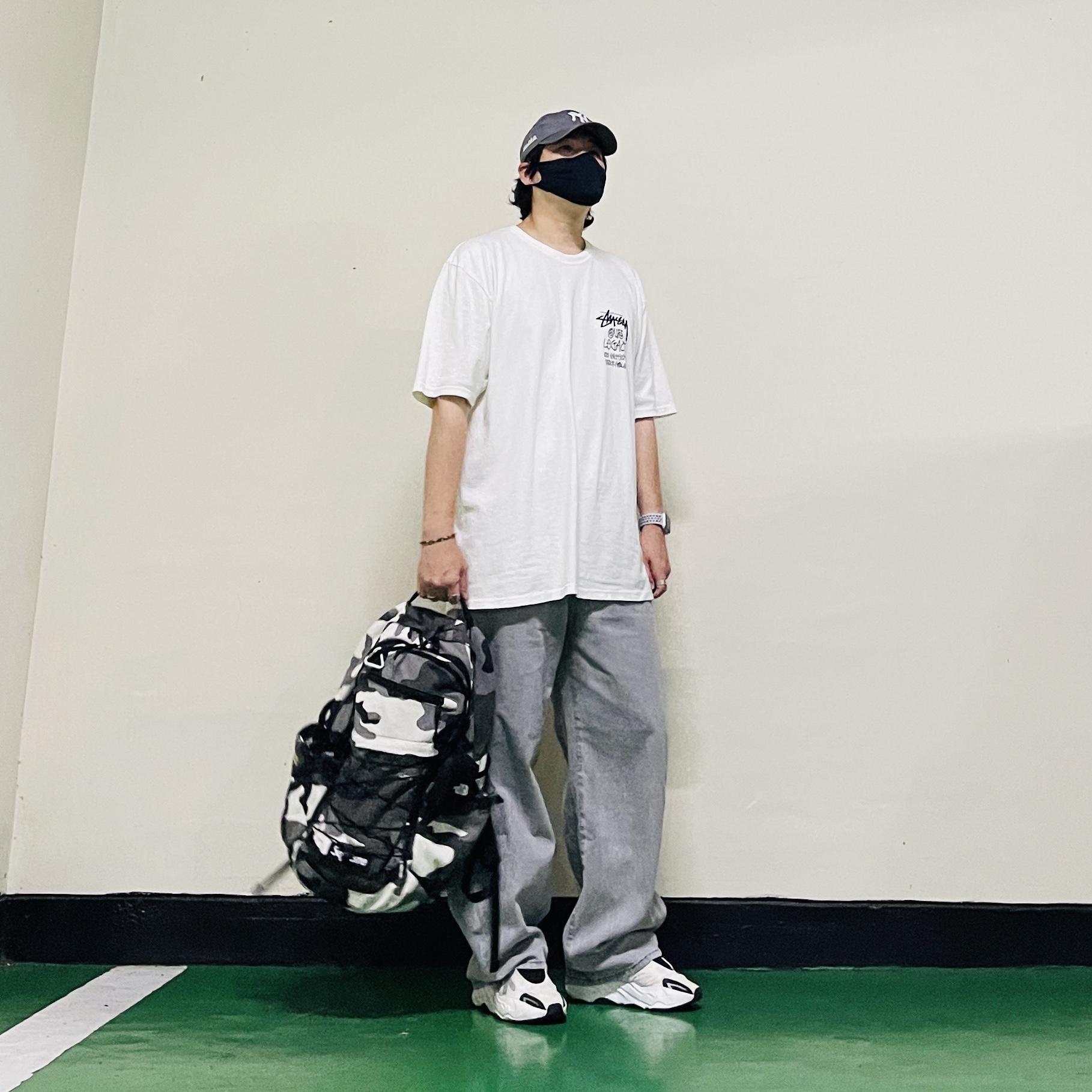 Stussy x Our Legacy Surfman Pigment Dyed T-Shirt Natural, Supreme Backpack Snow Camo - 25SS 착용 스타일 - 1