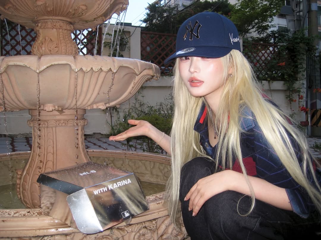 MLB Karina Exclusive Structured Ball Cap New York Yankees Navy 착용 스타일 - 3