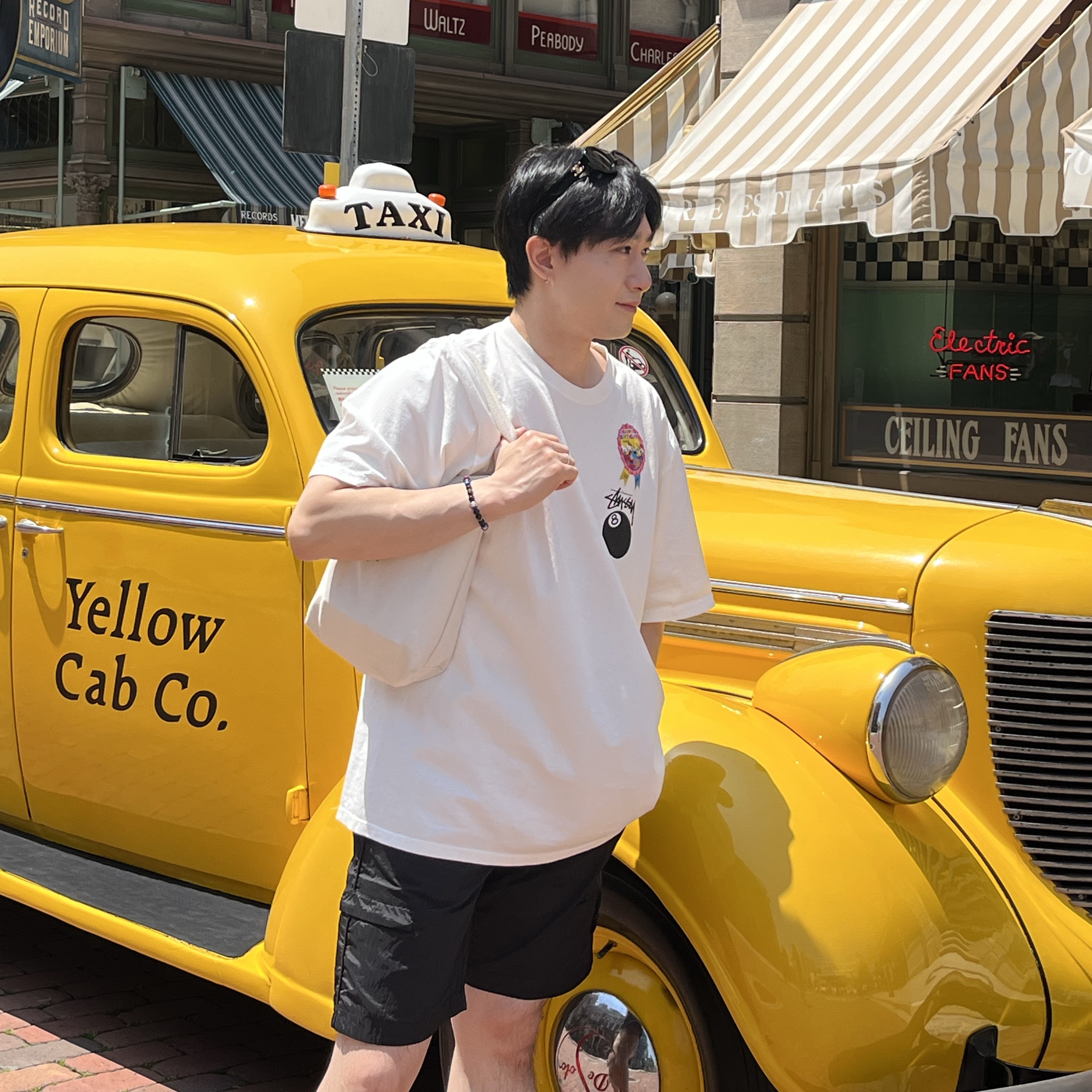 (W) Celine Triomphe 01 Sunglasses in Acetate Black, Stussy 8 Ball Pigment Dyed T-Shirt Natural 착용 스타일 - 2