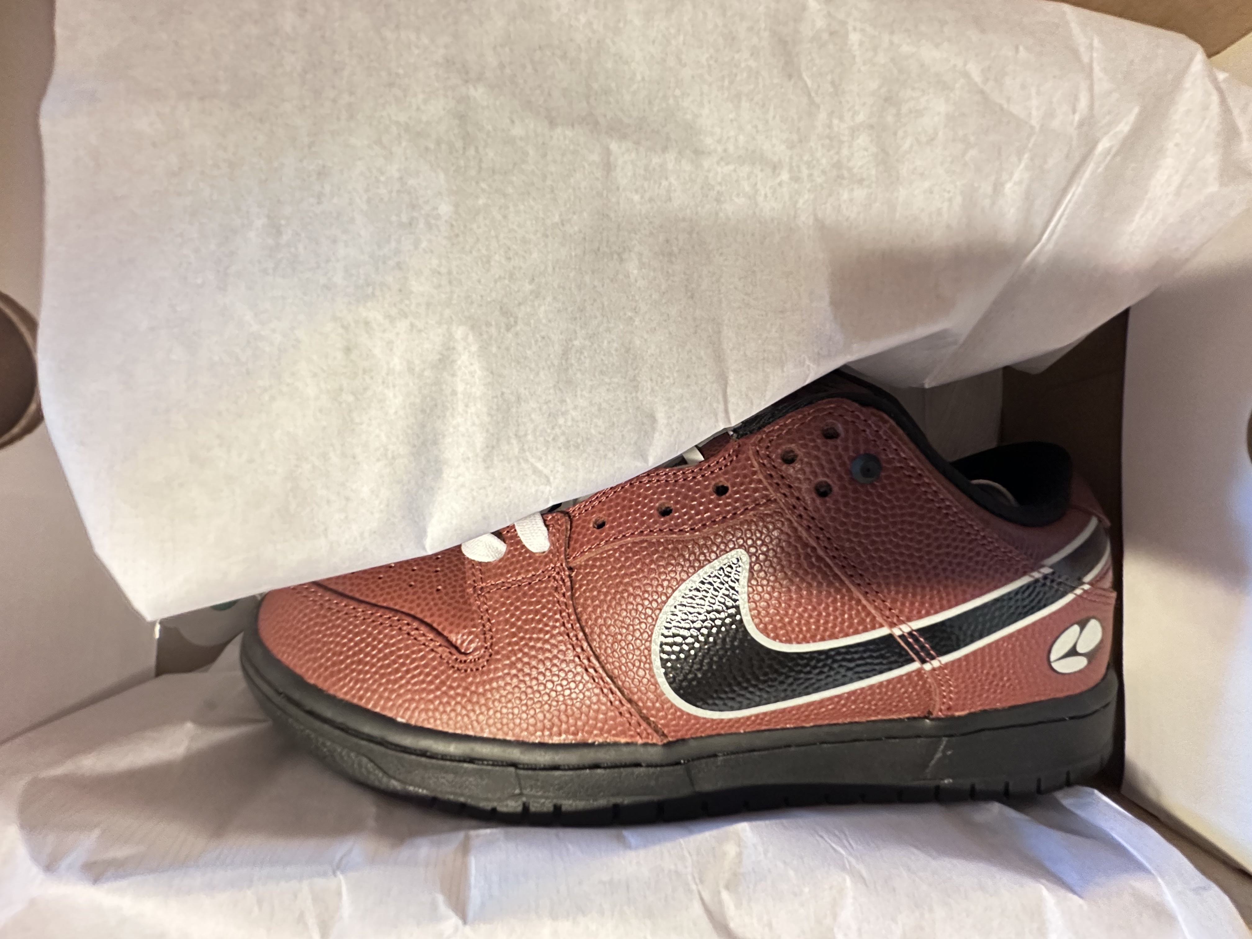 Nike x Limosine Skateboards SB Dunk Low Pro Brown and Black 착용 스타일